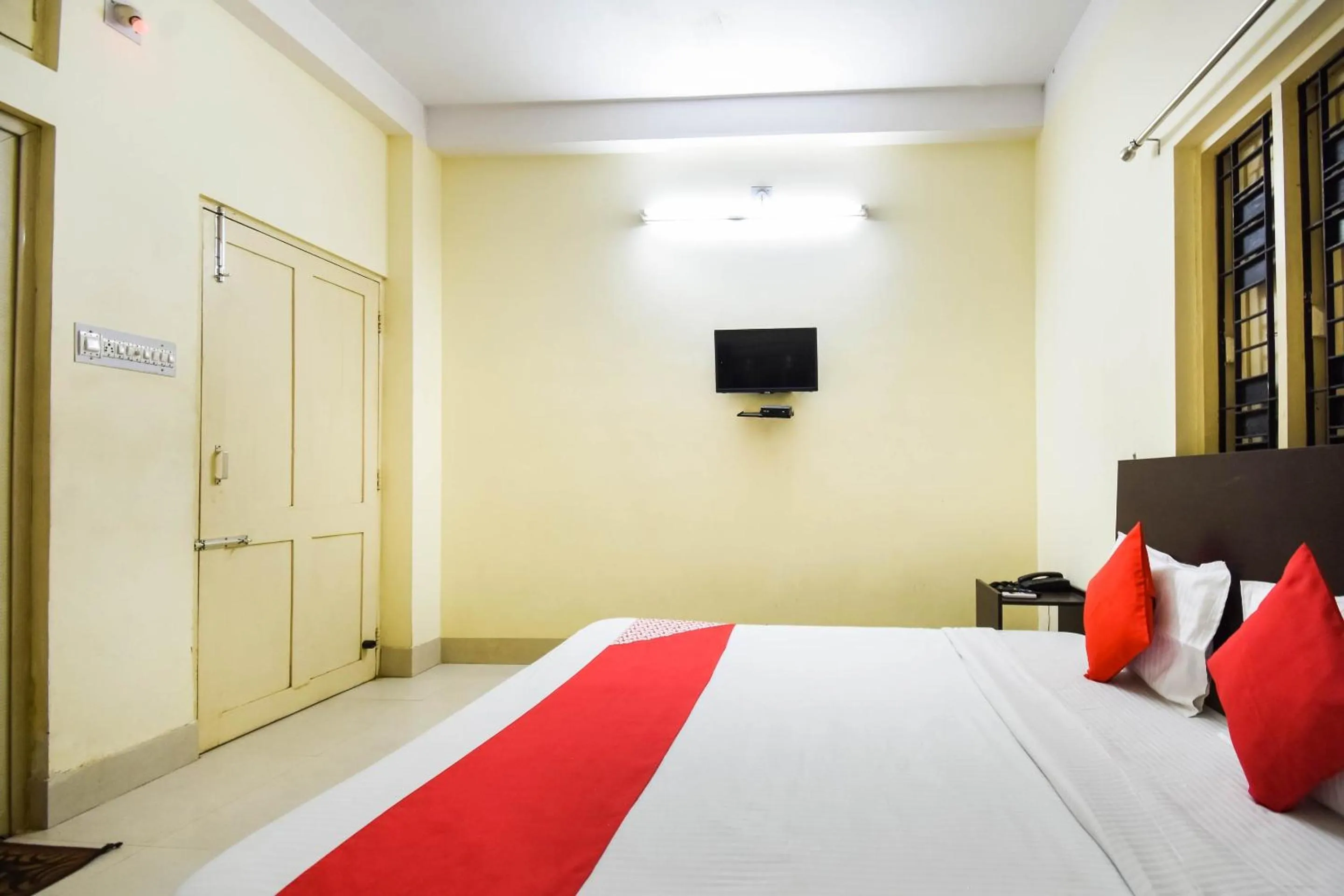 Bedroom, Bed in Hotel O Pradhan Palace