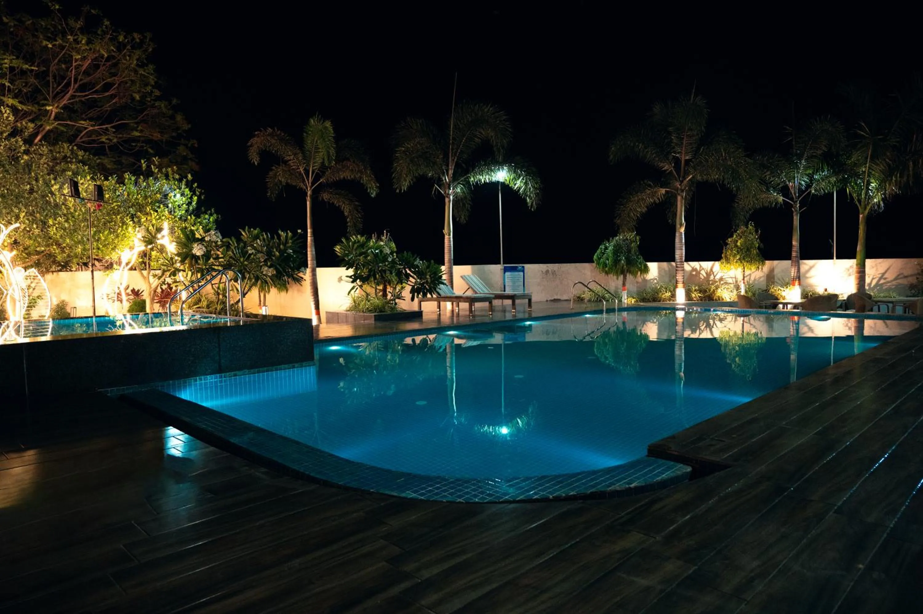 Swimming pool in ECONEST HOTEL