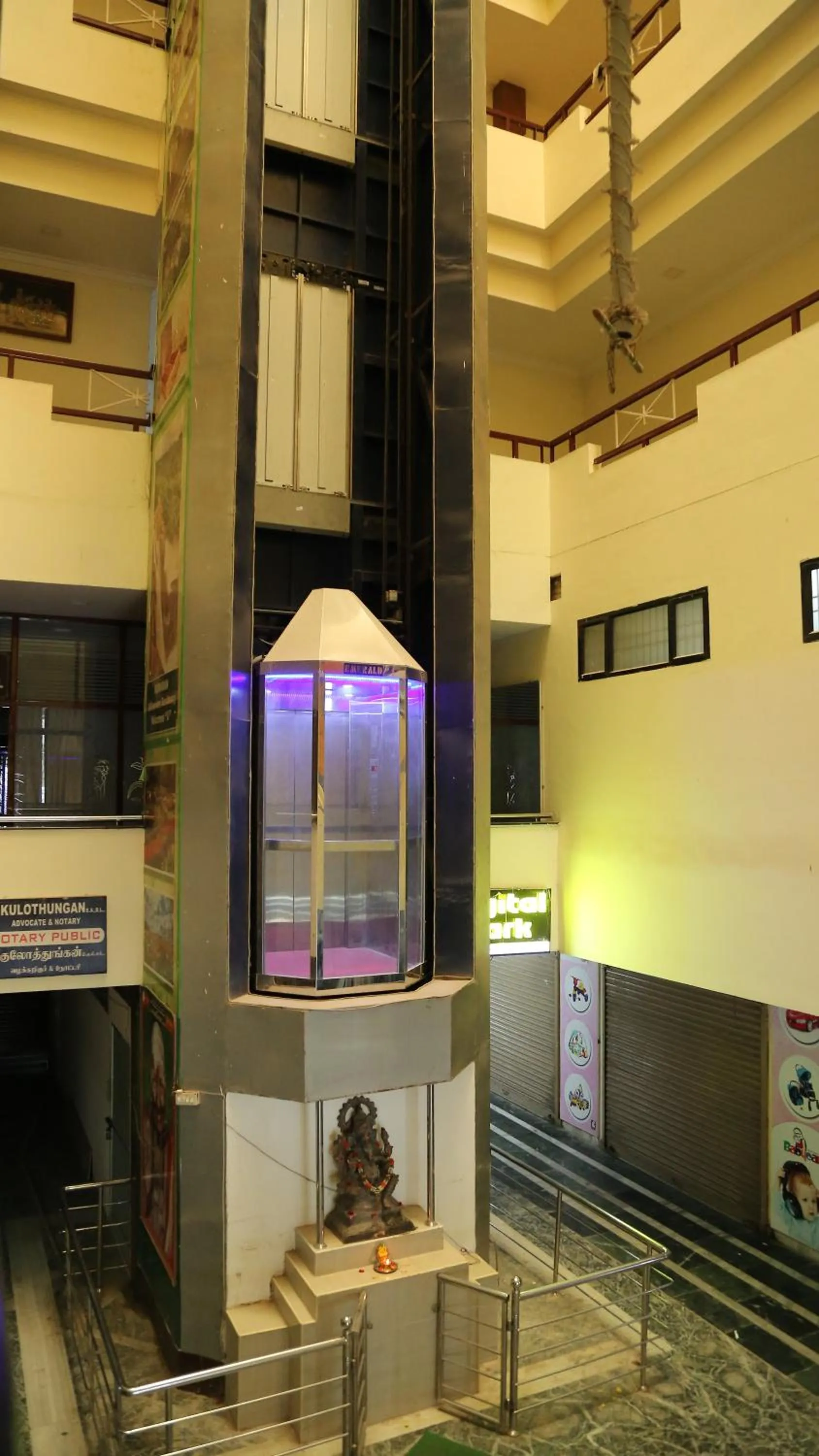 On-site shops in Kumaran Millenium Residency