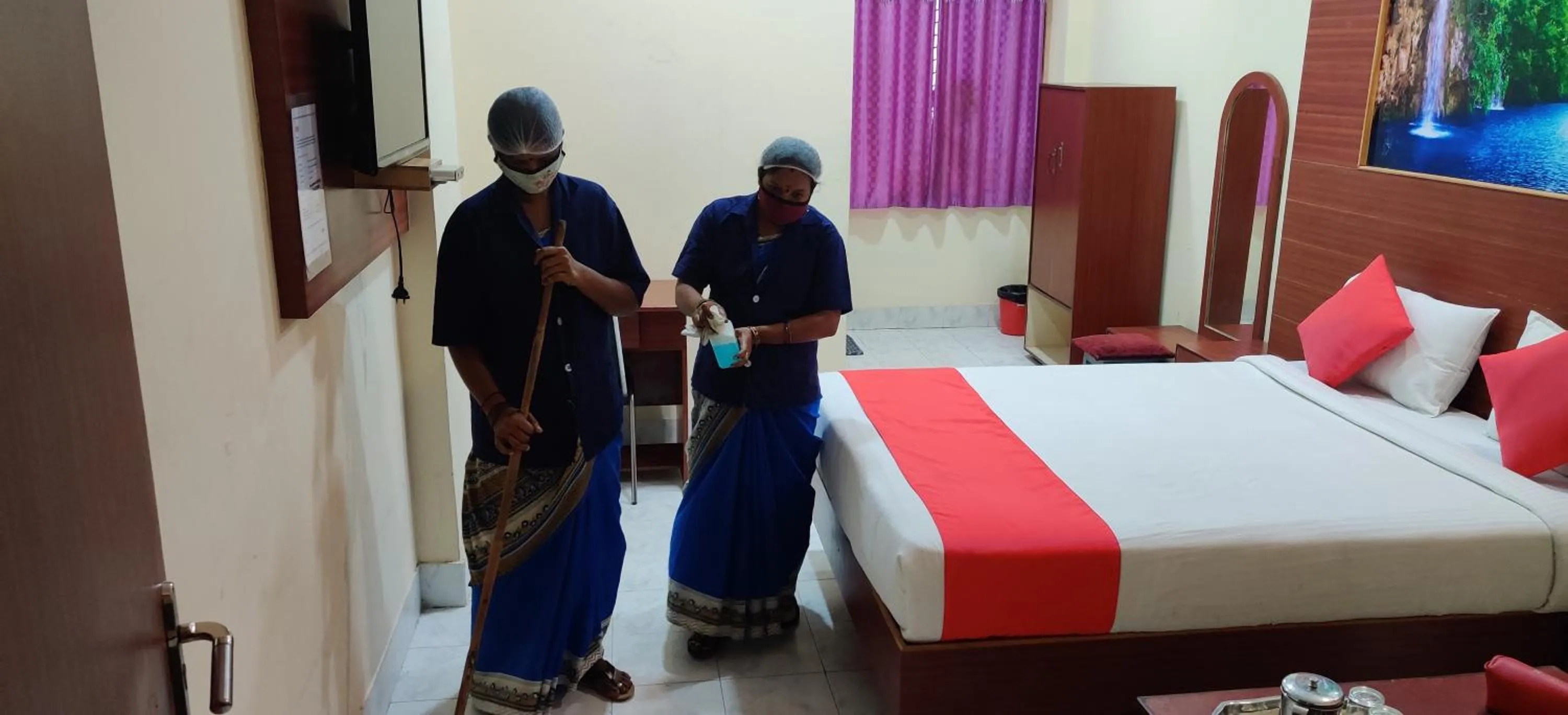 Staff, Bed in Kumaran Millenium Residency