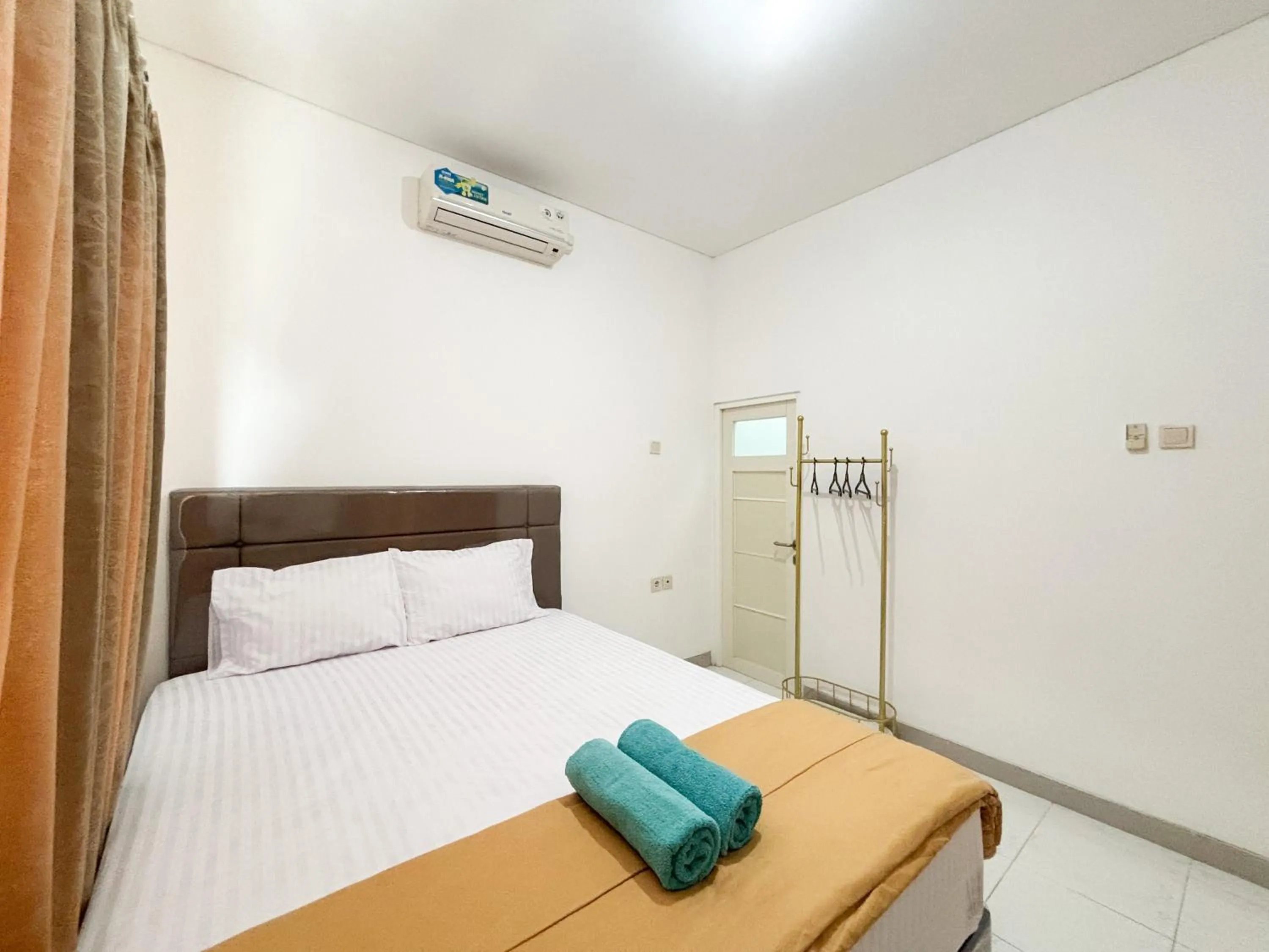 Bedroom, Bed in Sofia Residence Syariah Mitra RedDoorz