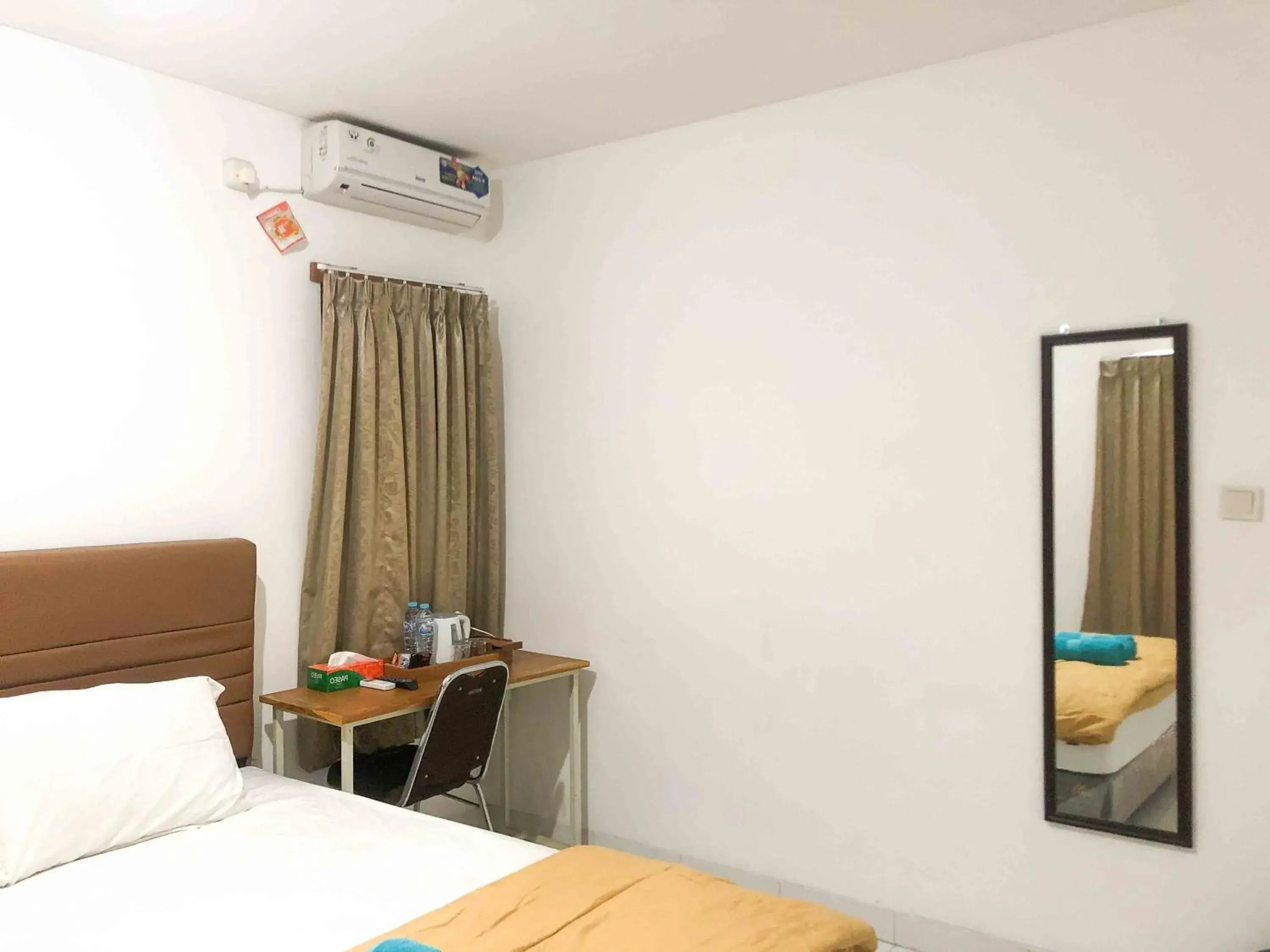 Bed in Sofia Residence Syariah Mitra RedDoorz Bed in Sofia Residence Syariah Mitra RedDoorz