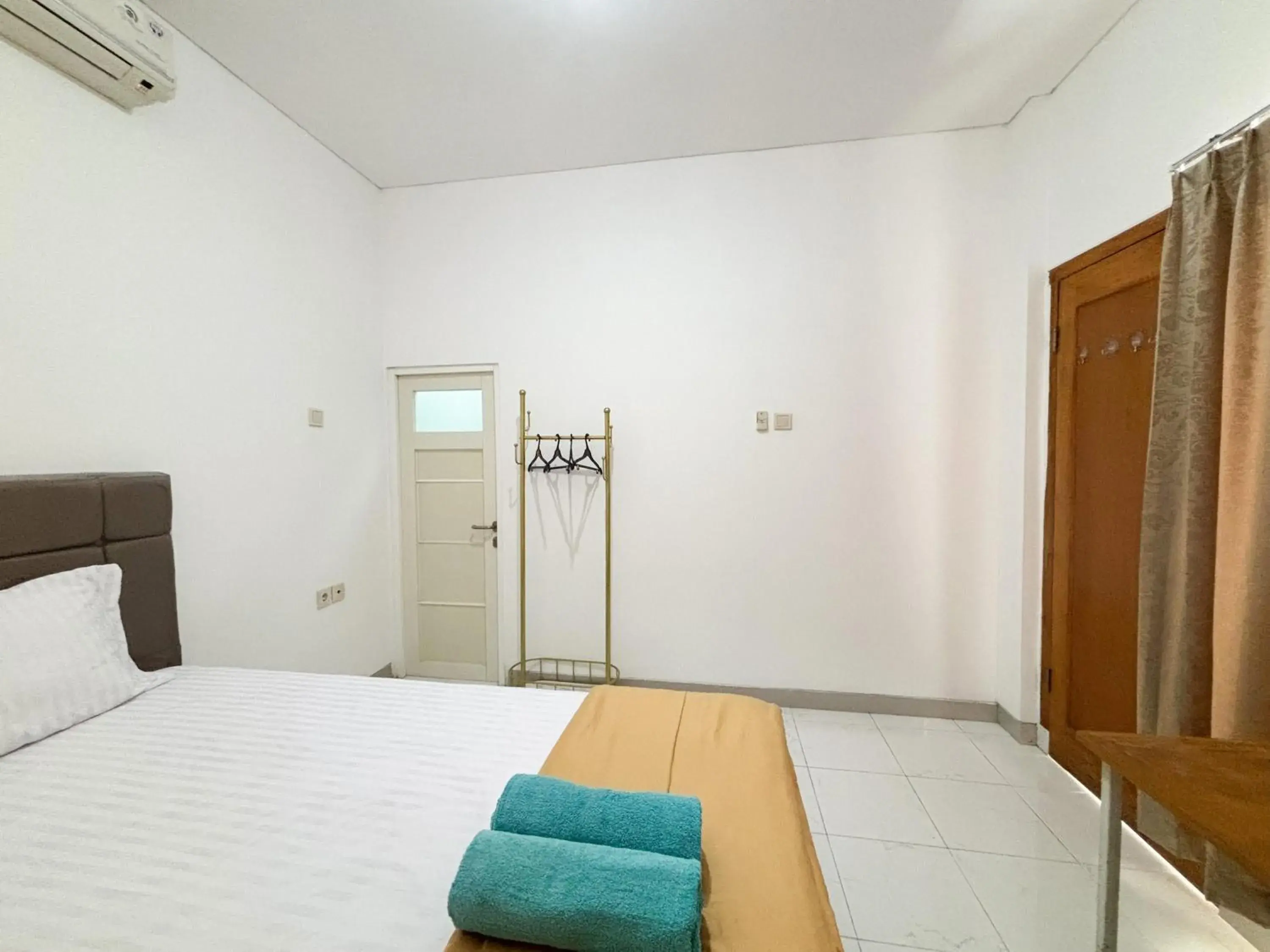 Bedroom, Bed in Sofia Residence Syariah Mitra RedDoorz Bedroom, Bed in Sofia Residence Syariah Mitra RedDoorz