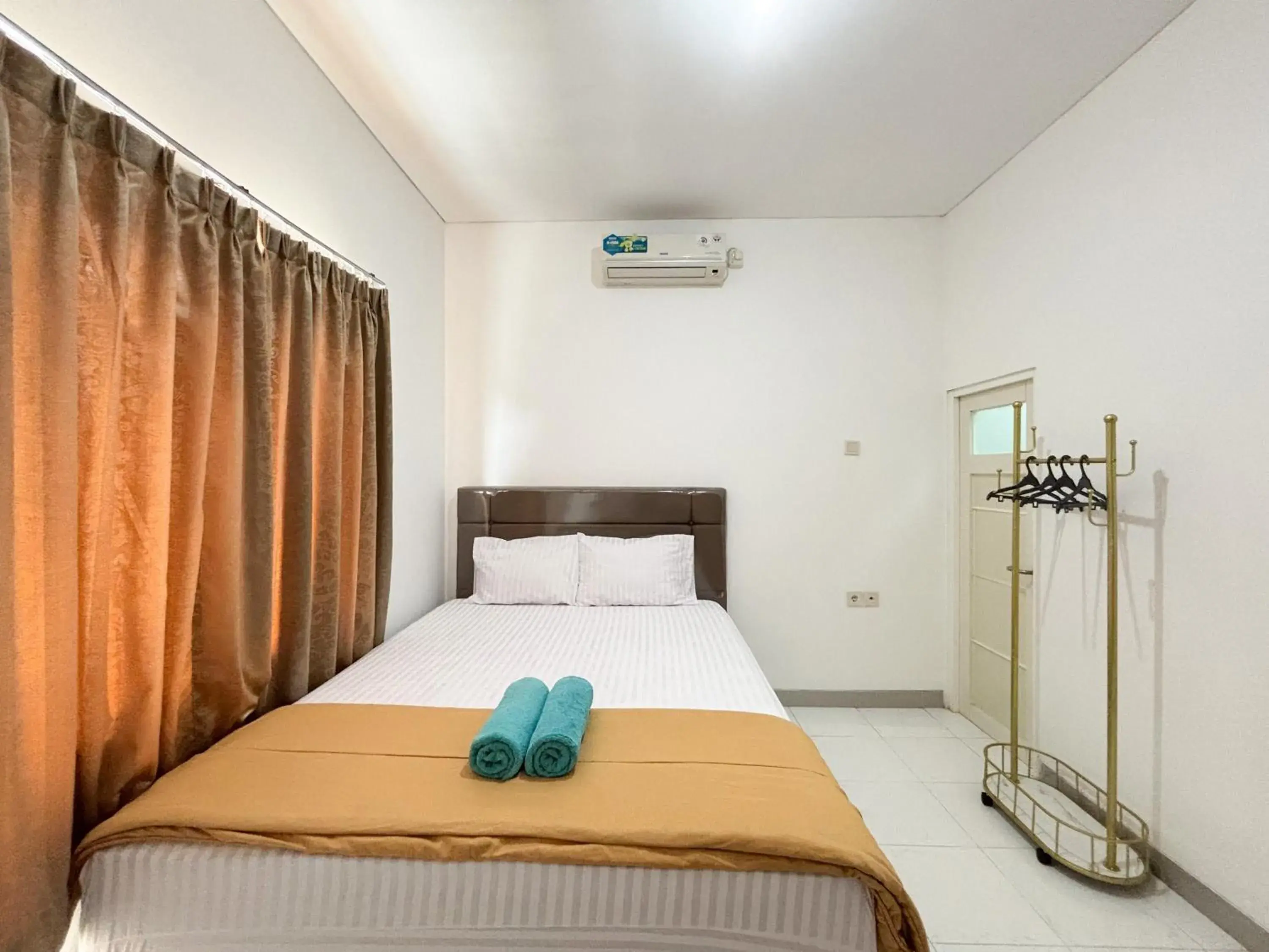 Bedroom, Bed in Sofia Residence Syariah Mitra RedDoorz Bedroom, Bed in Sofia Residence Syariah Mitra RedDoorz