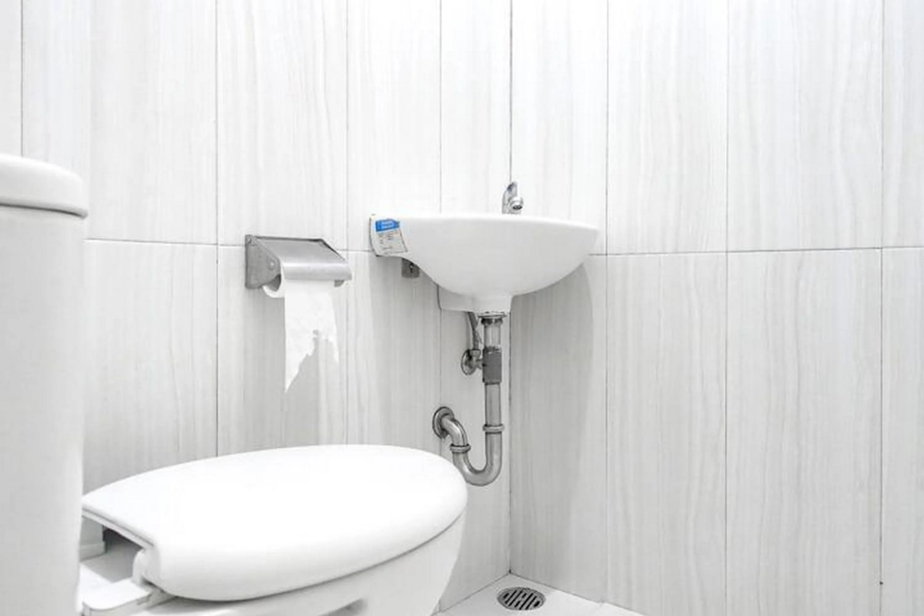 Bathroom in Sofia Residence Syariah Mitra RedDoorz