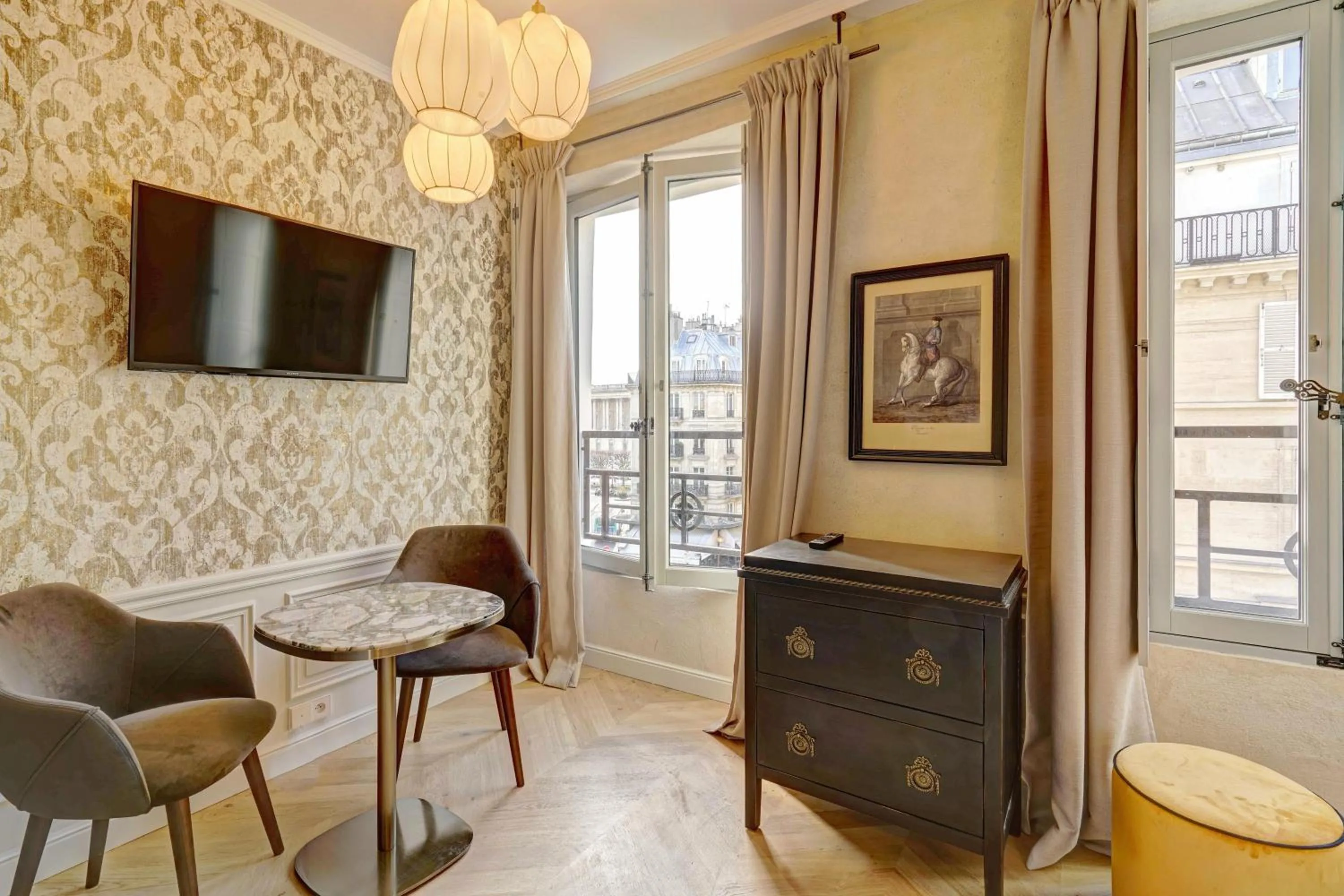 TV and multimedia in Apartments Du Louvre St Honoré
