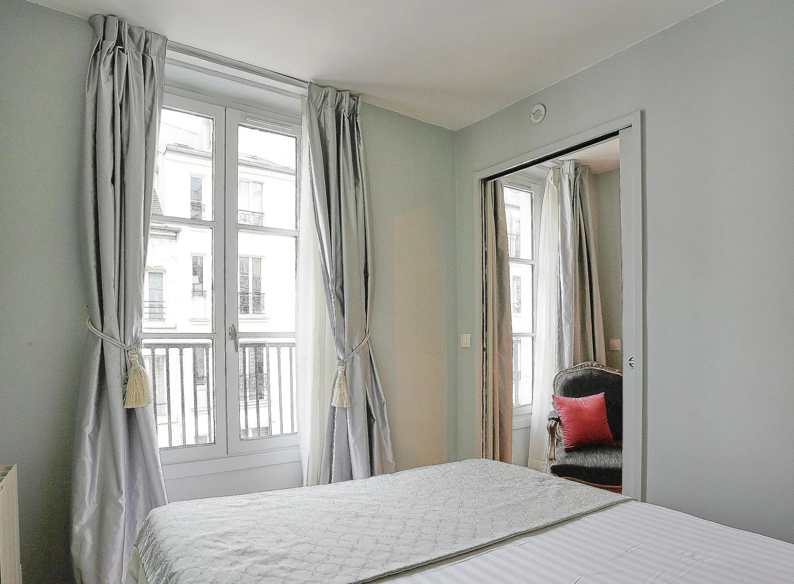 Bedroom, Bed in Apartments Du Louvre St Honoré