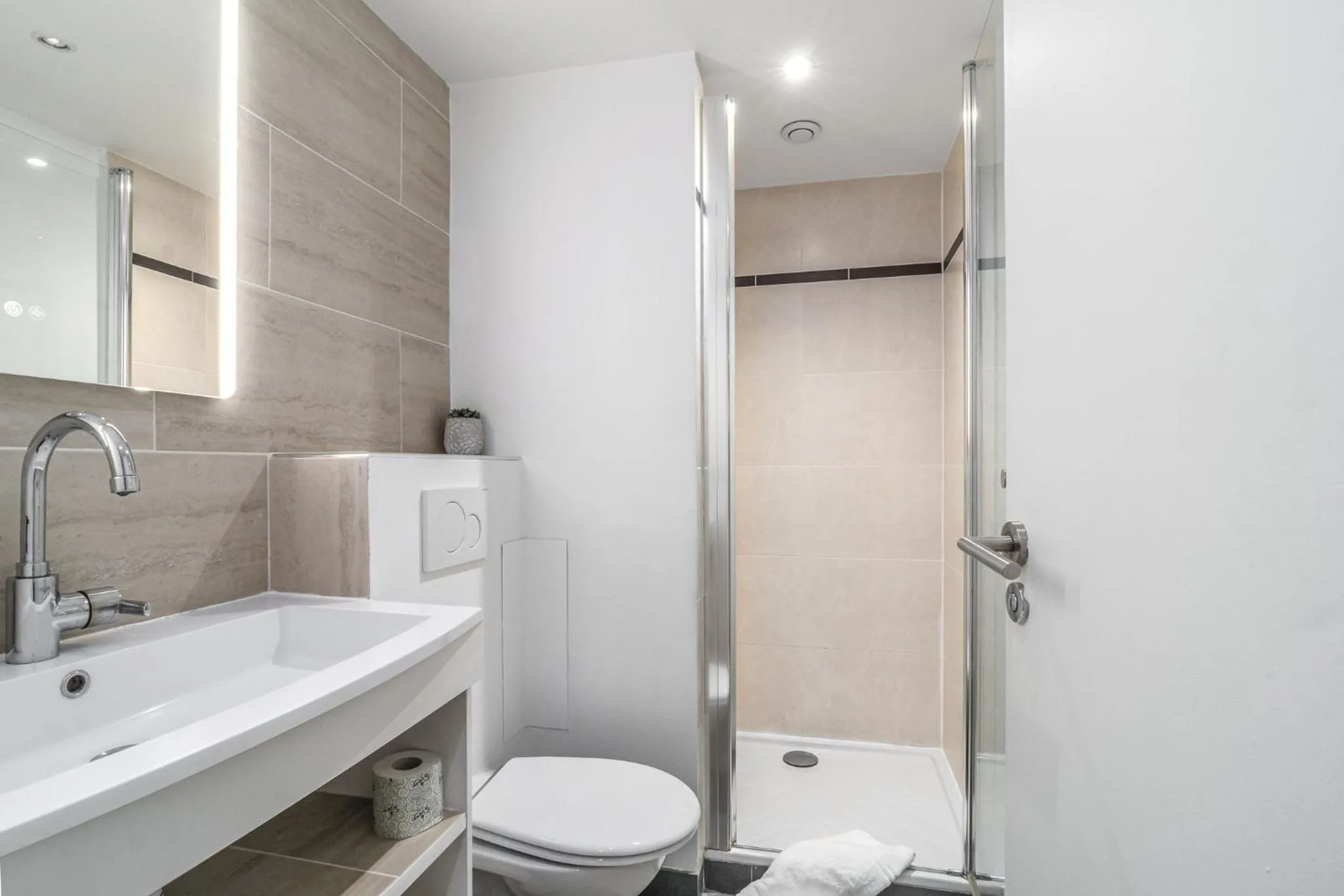 Bathroom in Apartments Du Louvre St Honoré