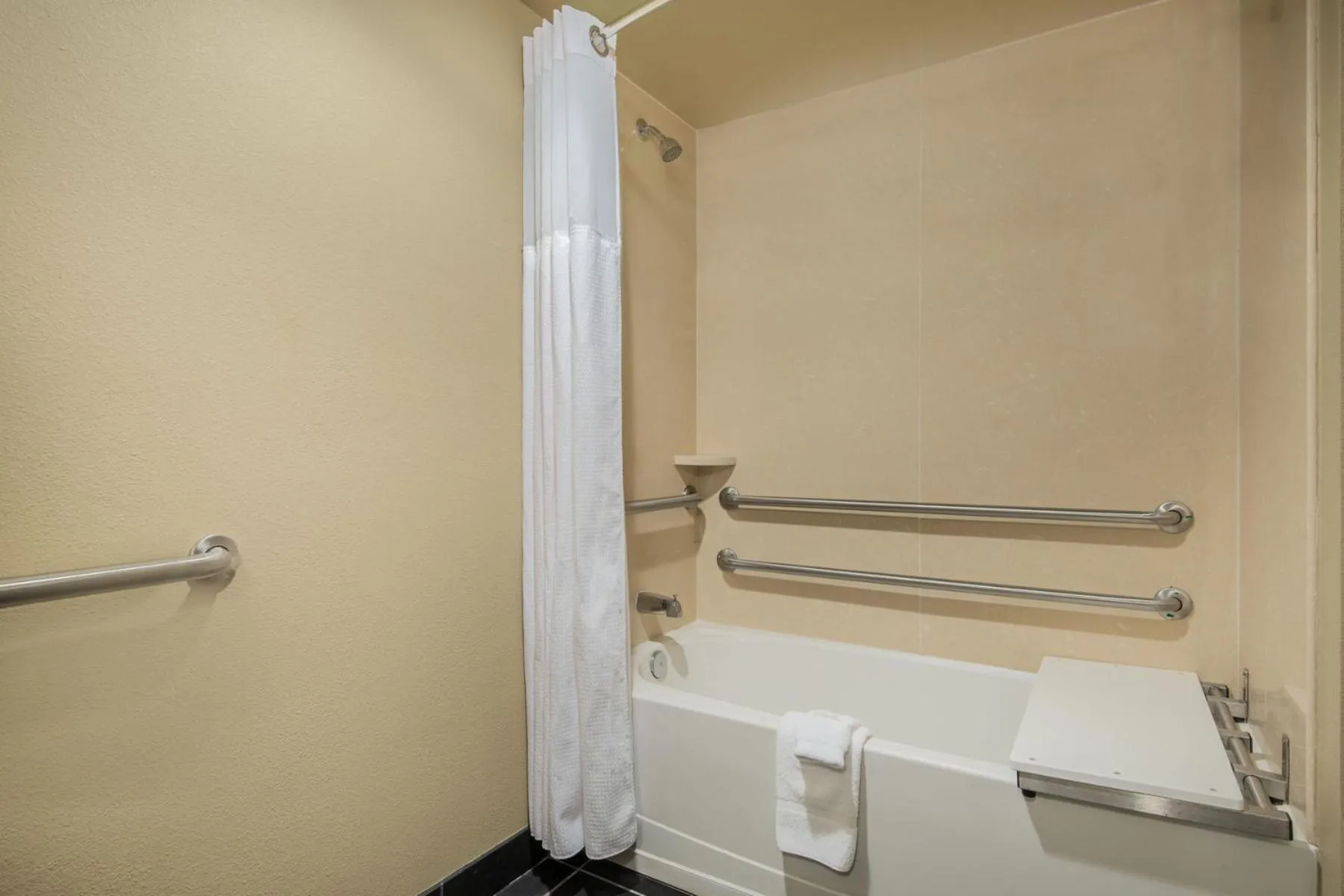 Shower in Wyndham Garden Texarkana