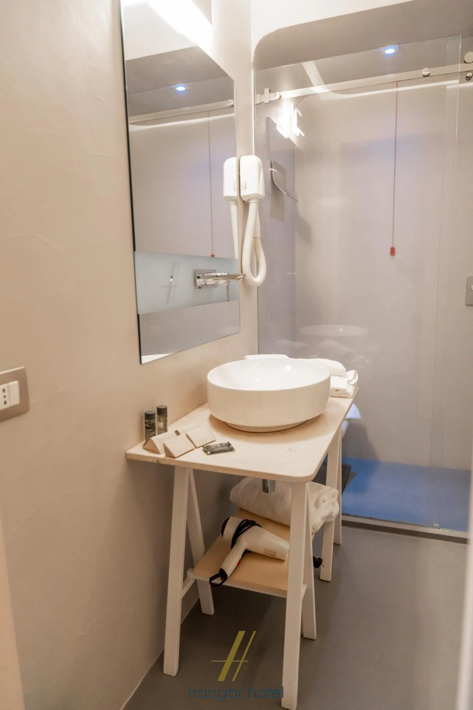 Bathroom in Hangar Hotel