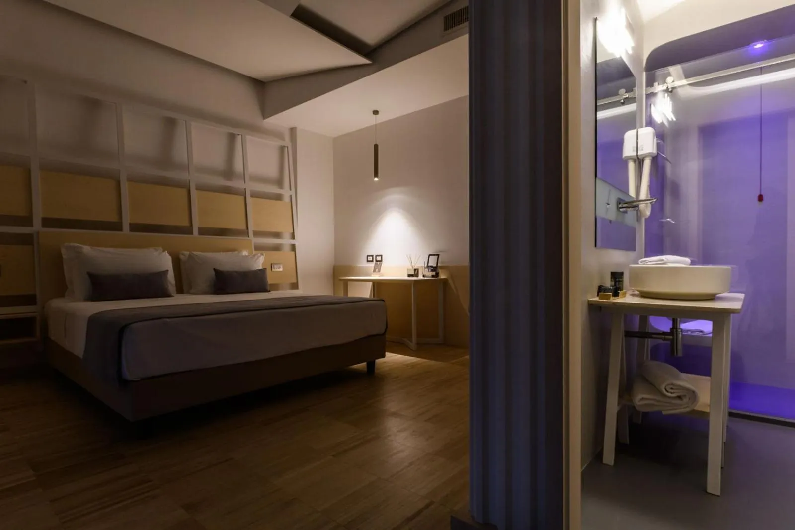 Bedroom, Bed in Hangar Hotel