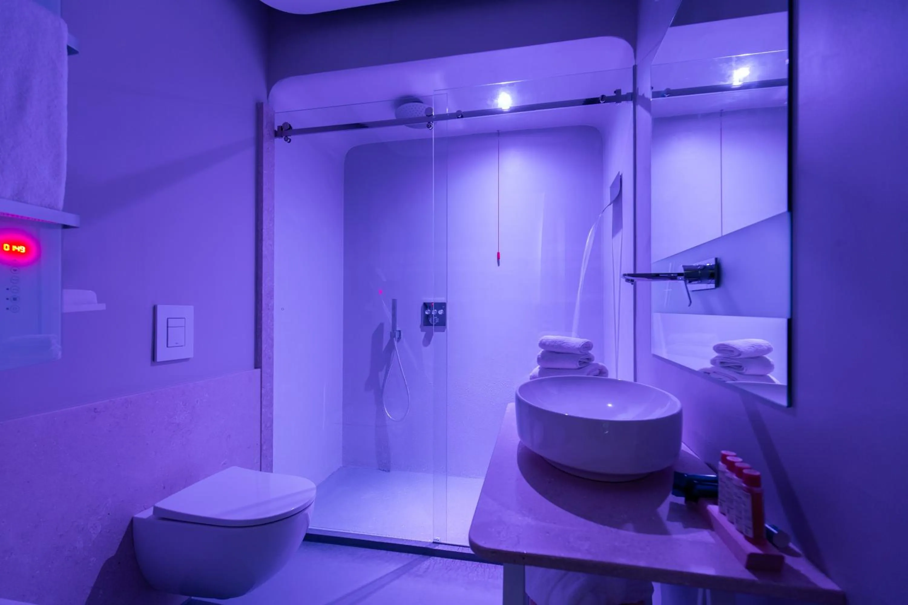 Shower in Hangar Hotel