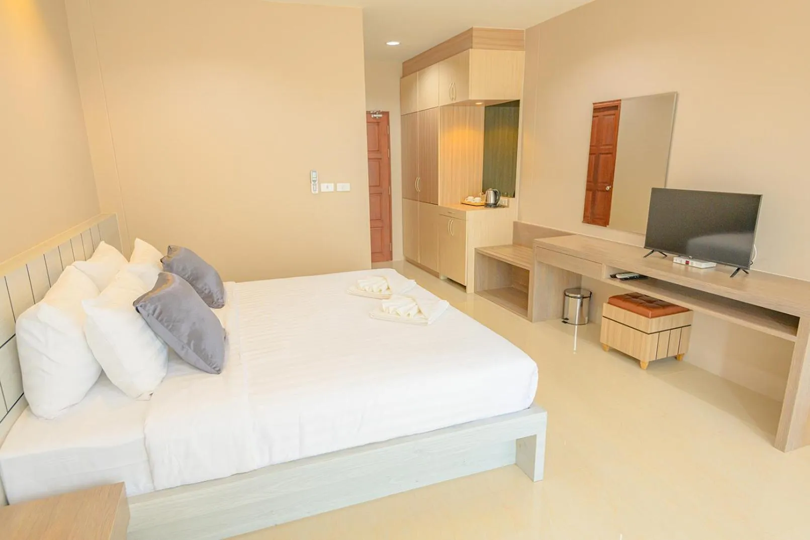 Bed in Avarin Resort