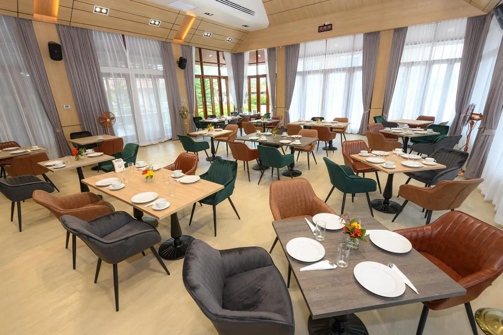 Restaurant/places to eat in Avarin Resort Restaurant/places to eat in Avarin Resort