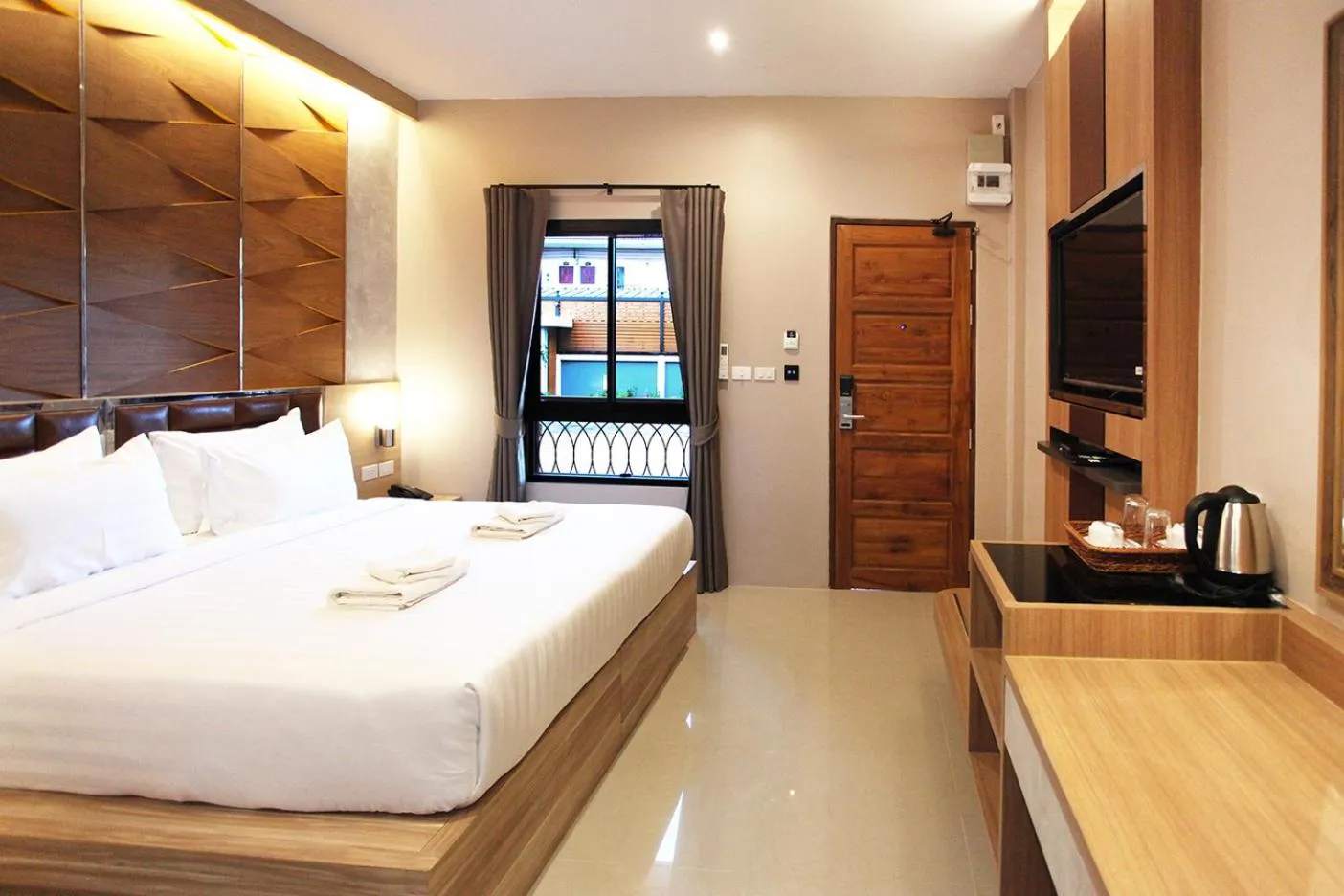 Bed in Avarin Resort