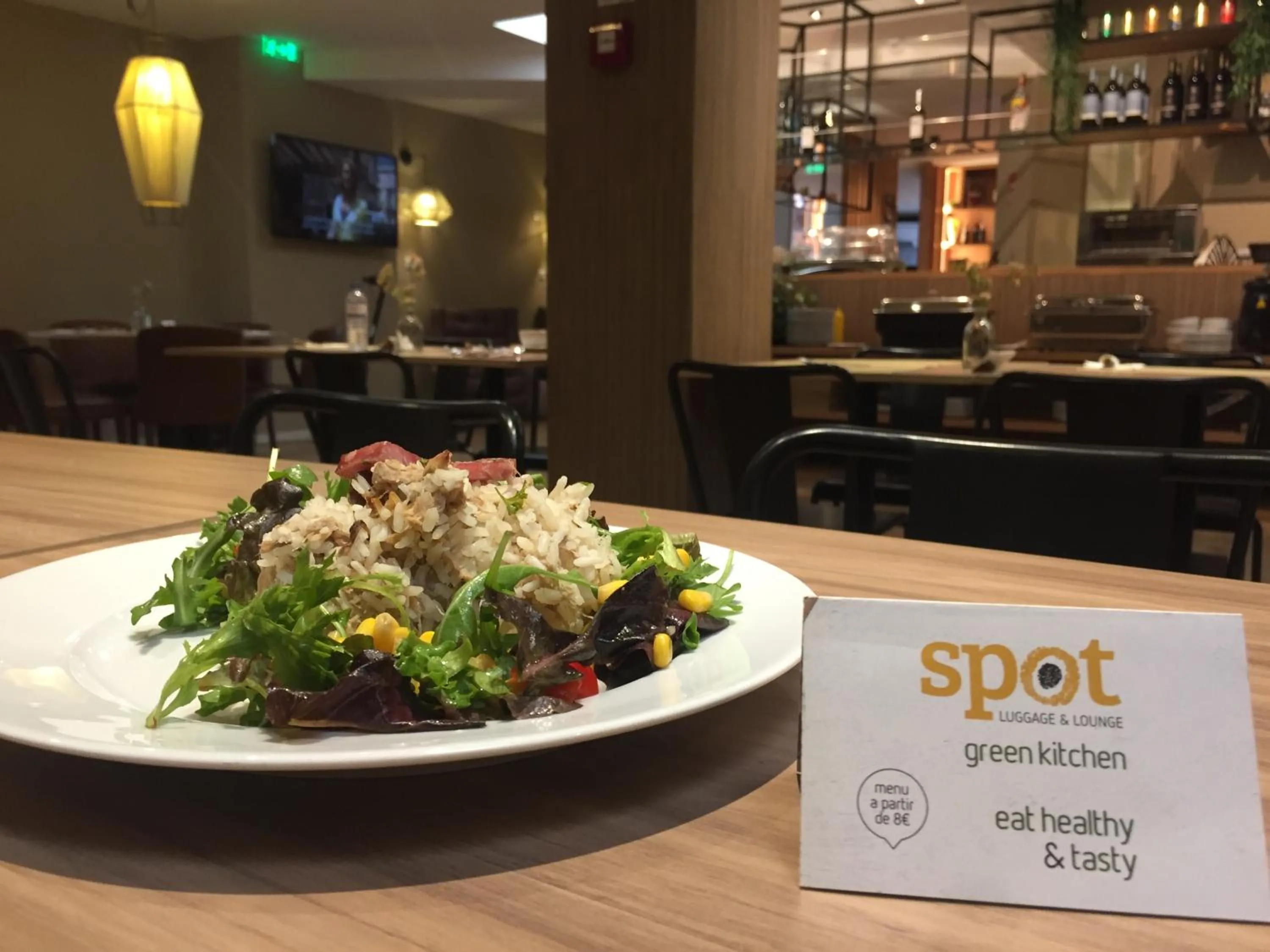 Lunch in Spot Apartments