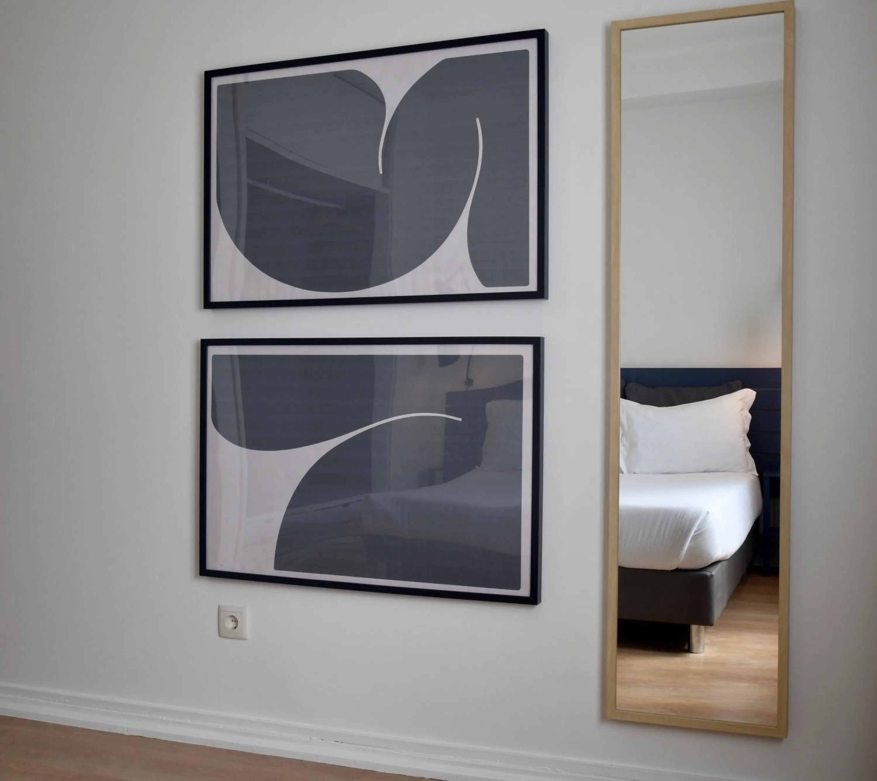 Decorative detail, Bed in Spot Apartments