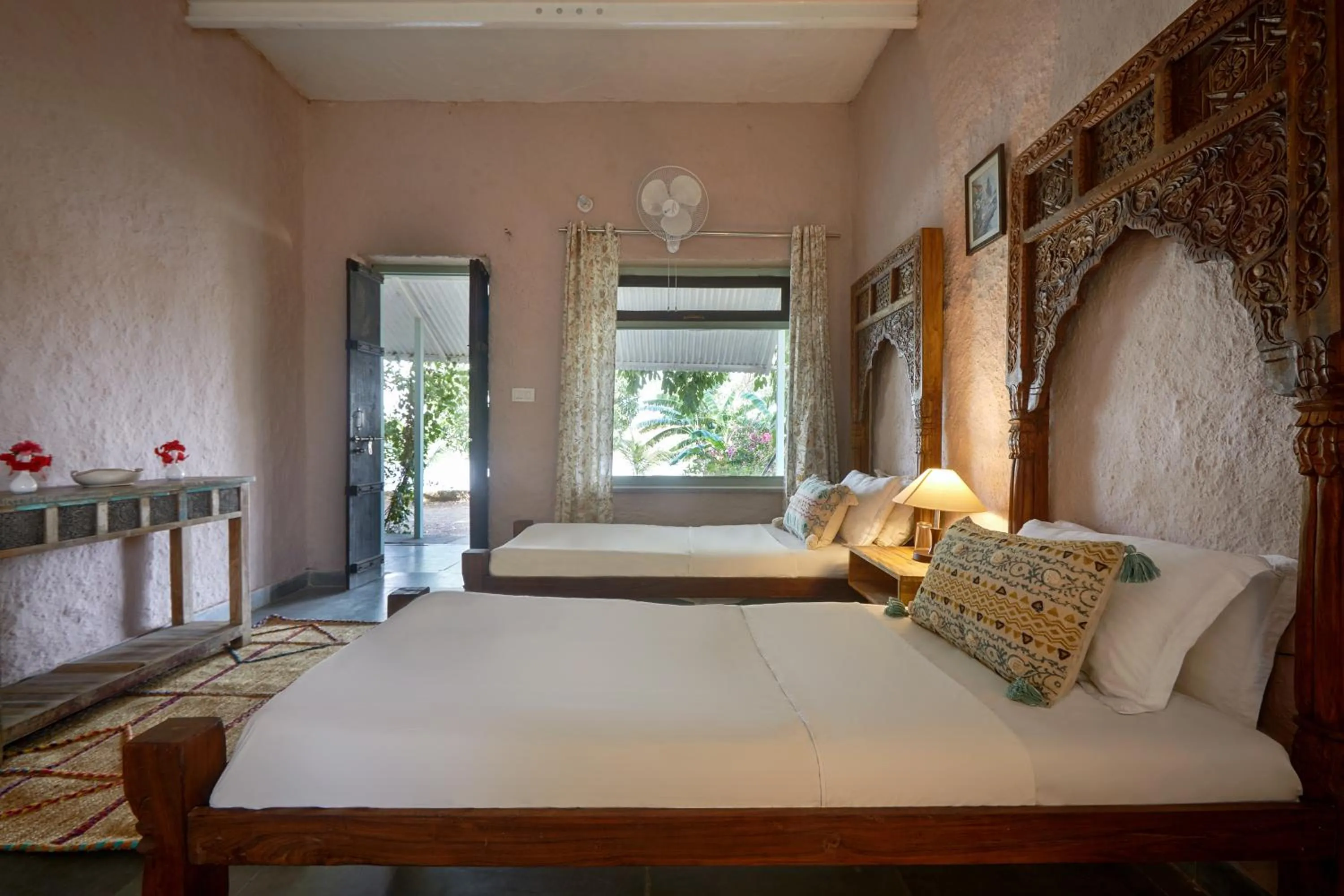 Bed in Pangarh Lake Retreat