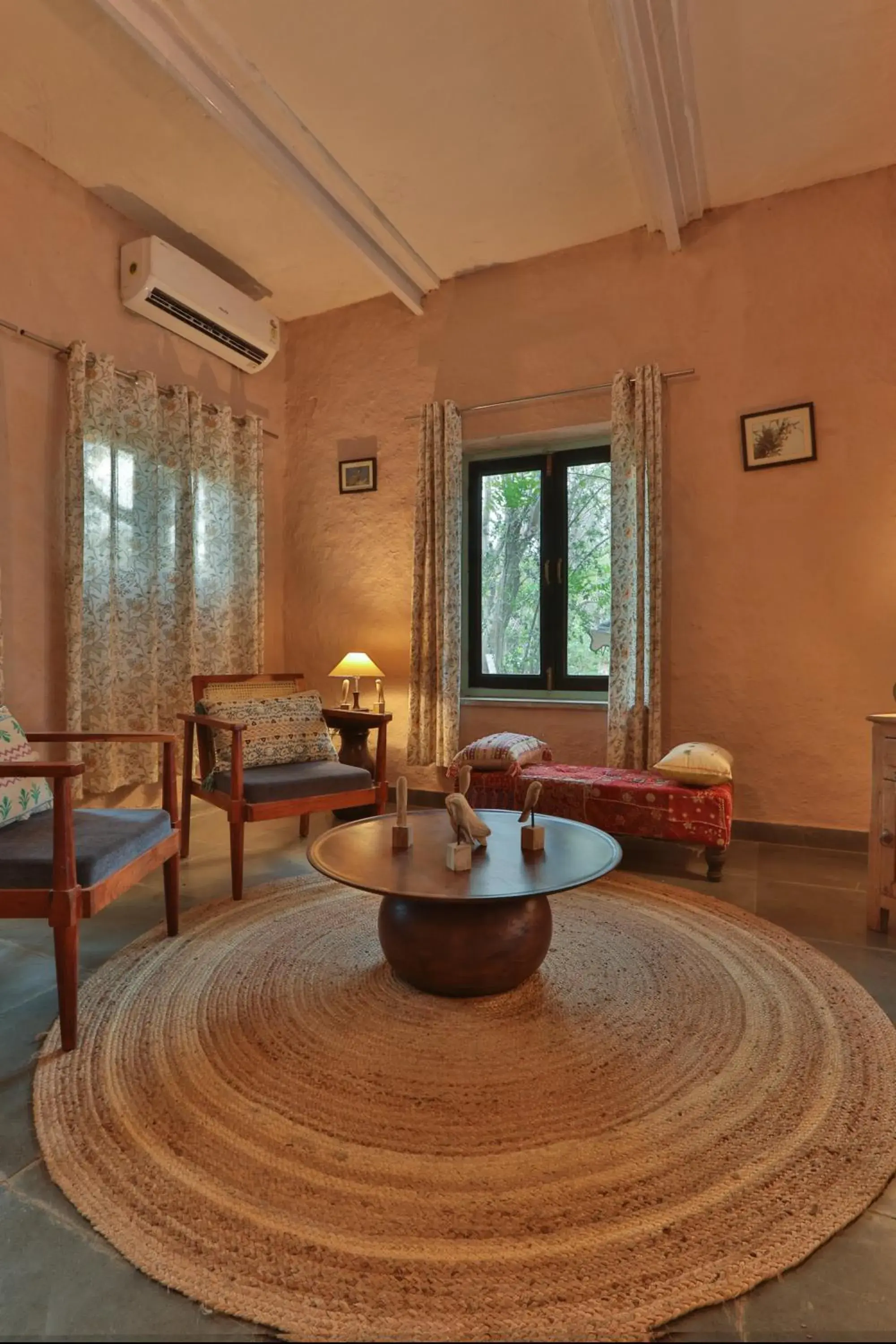 Living room in Pangarh Lake Retreat Living room in Pangarh Lake Retreat