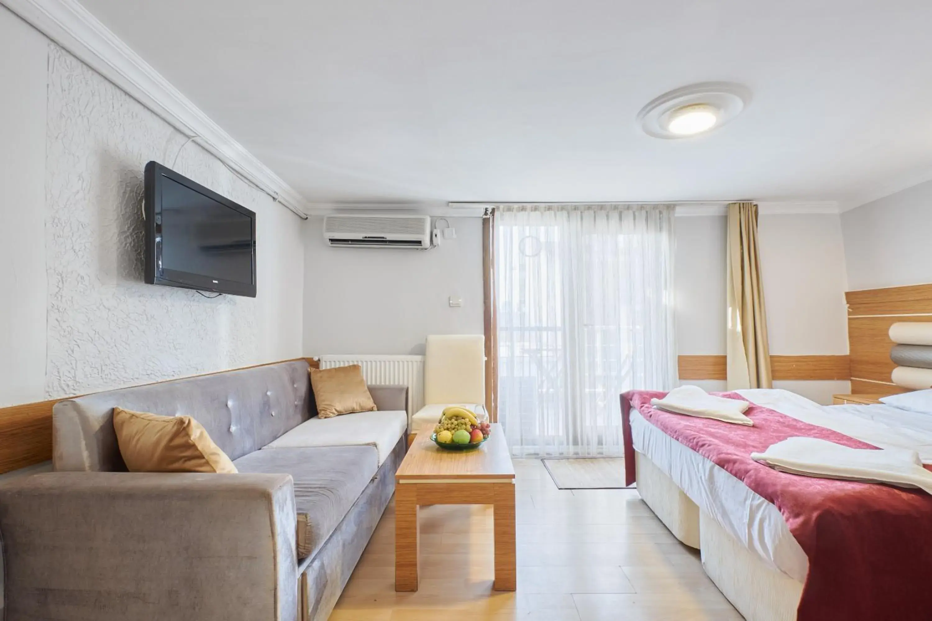 TV and multimedia, Bed in Central Suites Taksim TV and multimedia, Bed in Central Suites Taksim