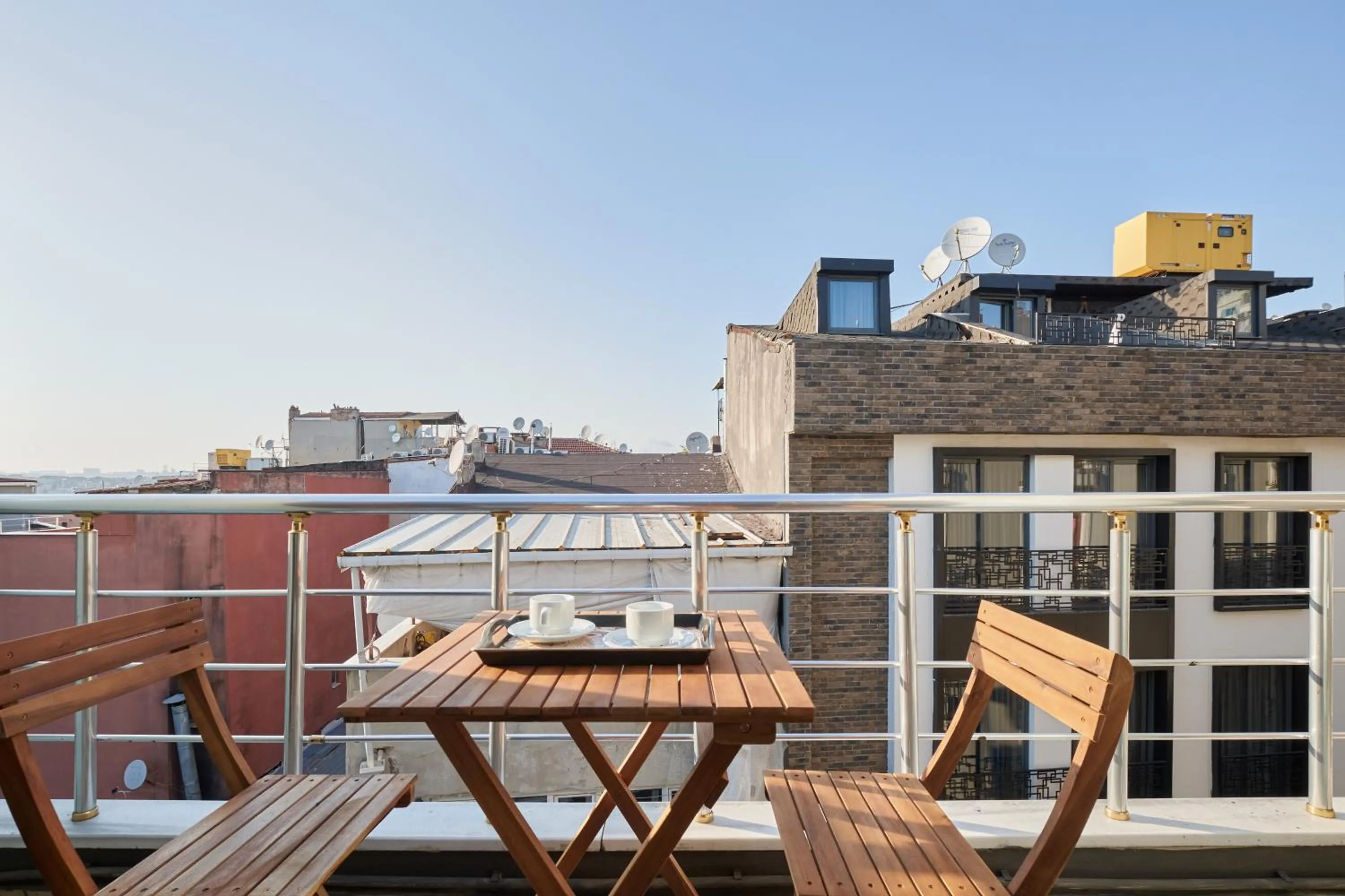 Coffee/tea facilities in Central Suites Taksim