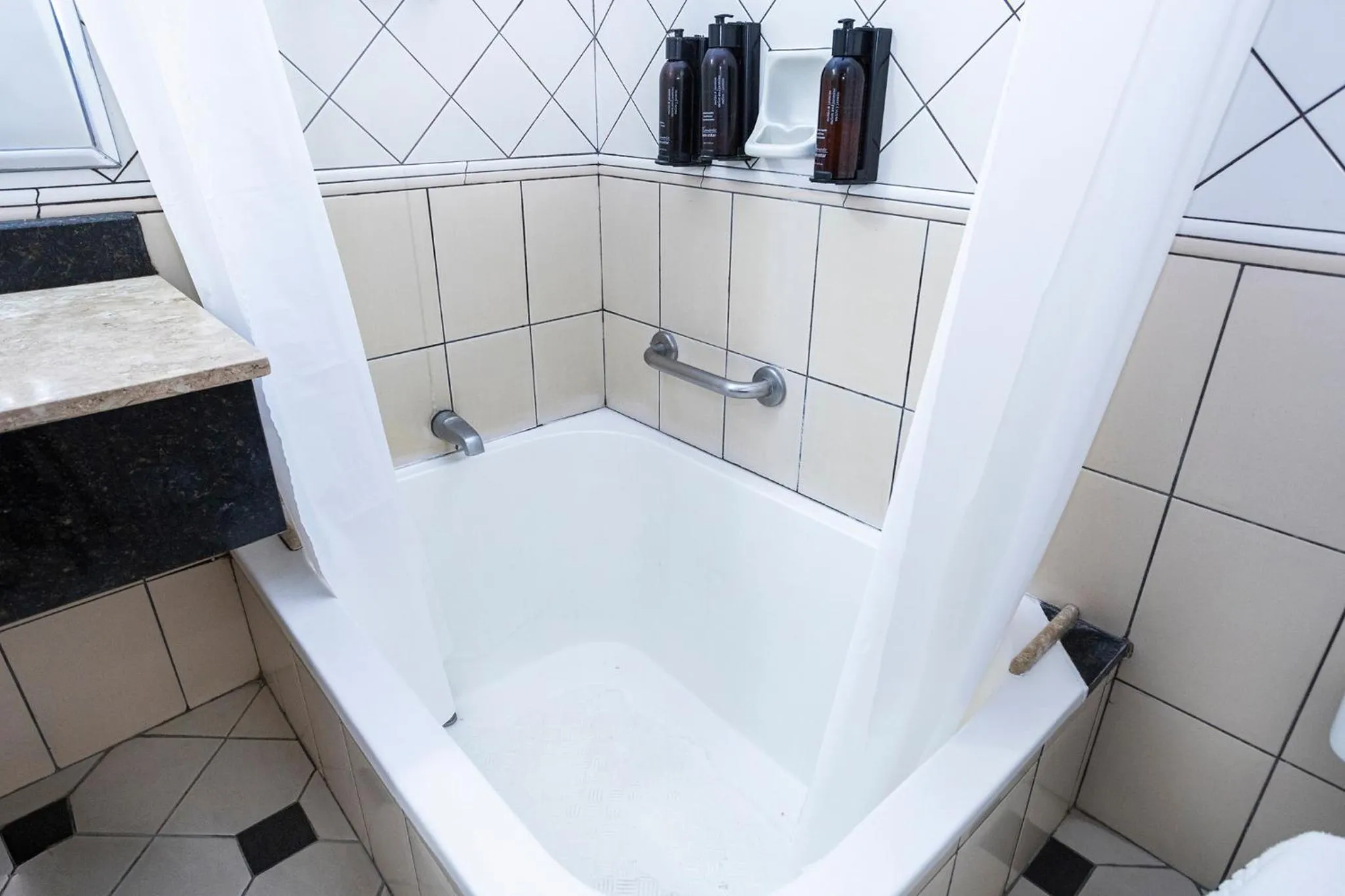 Bath in Nikkey Palace Hotel