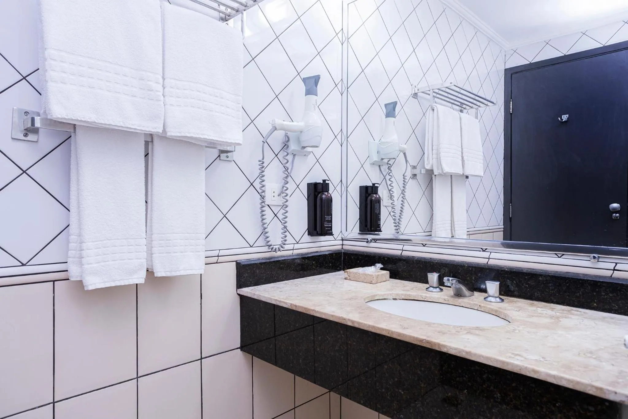 Bathroom in Nikkey Palace Hotel