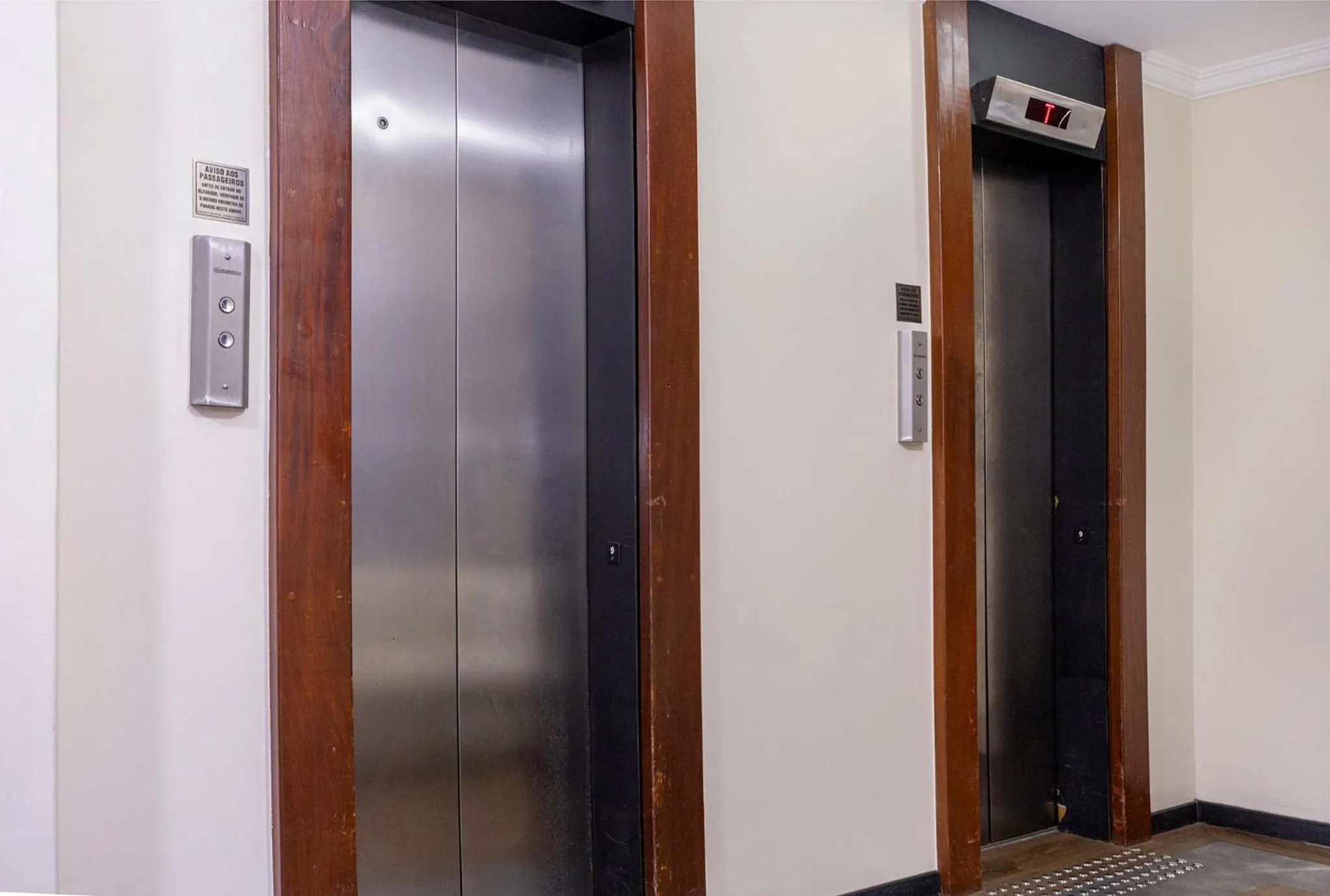 elevator in Nikkey Palace Hotel