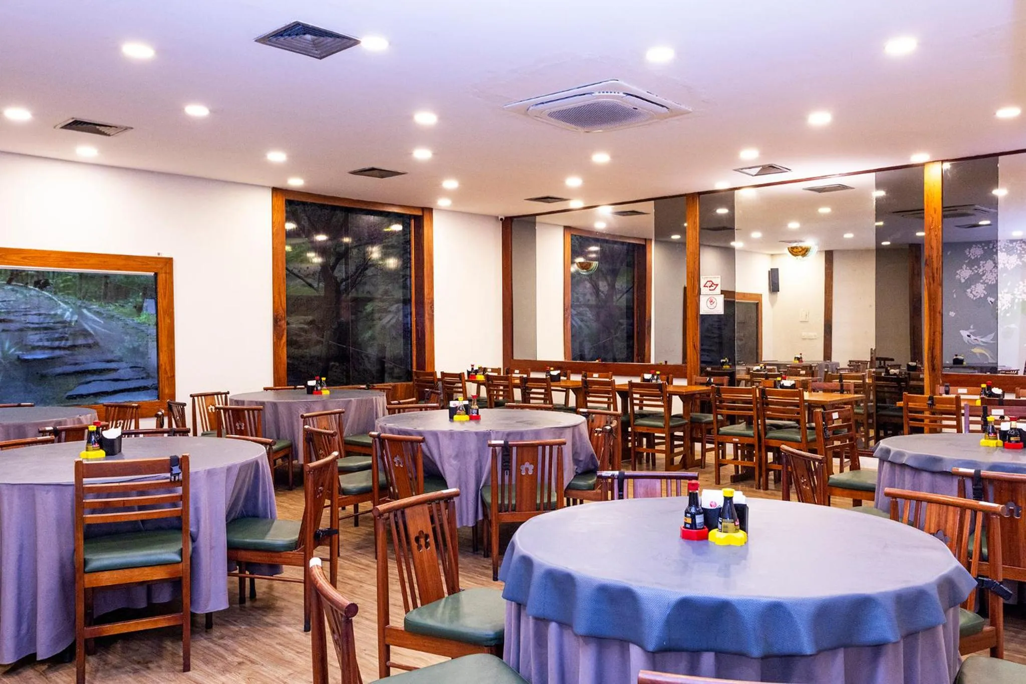 Restaurant/places to eat in Nikkey Palace Hotel