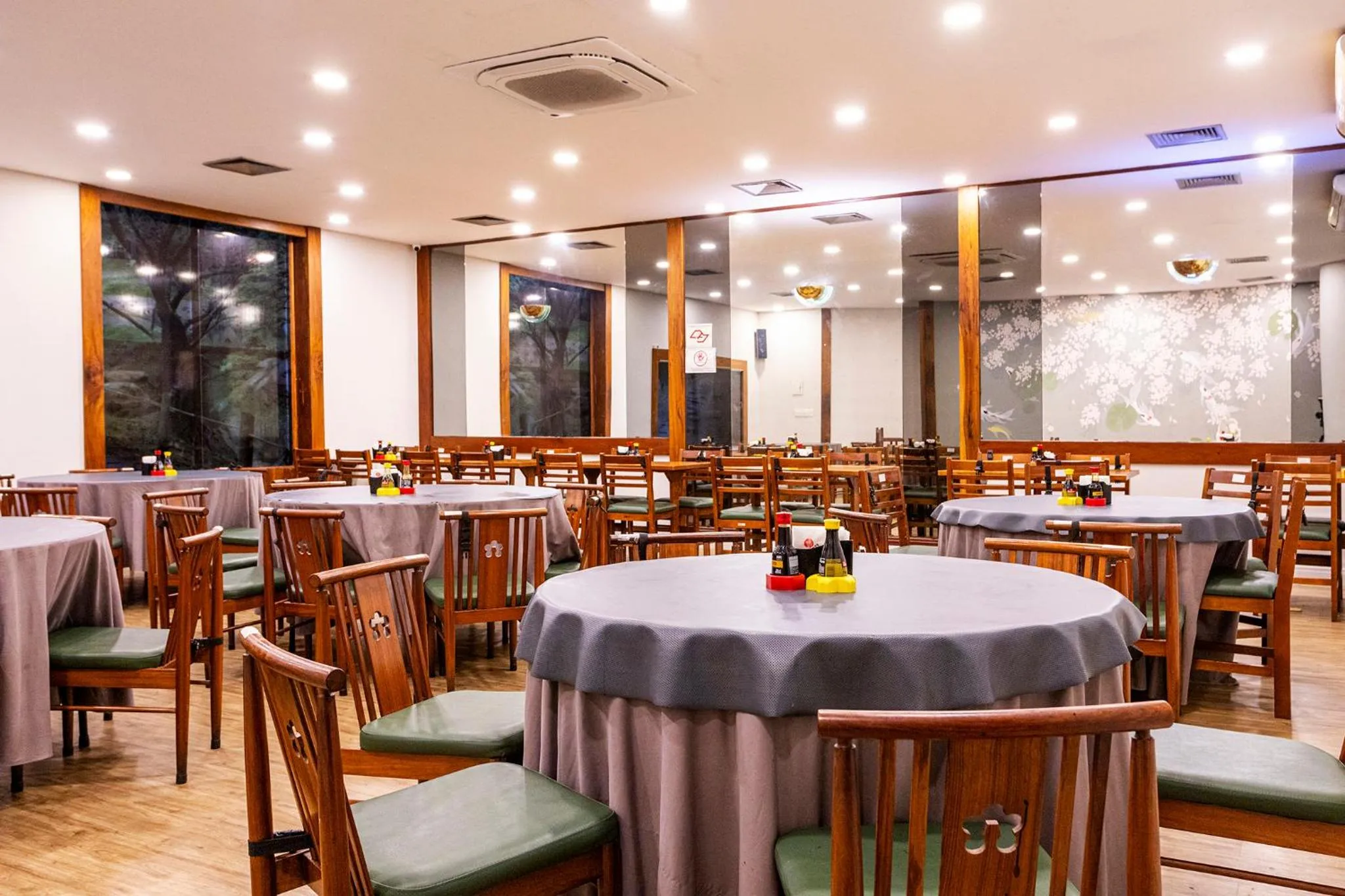 Restaurant/places to eat in Nikkey Palace Hotel