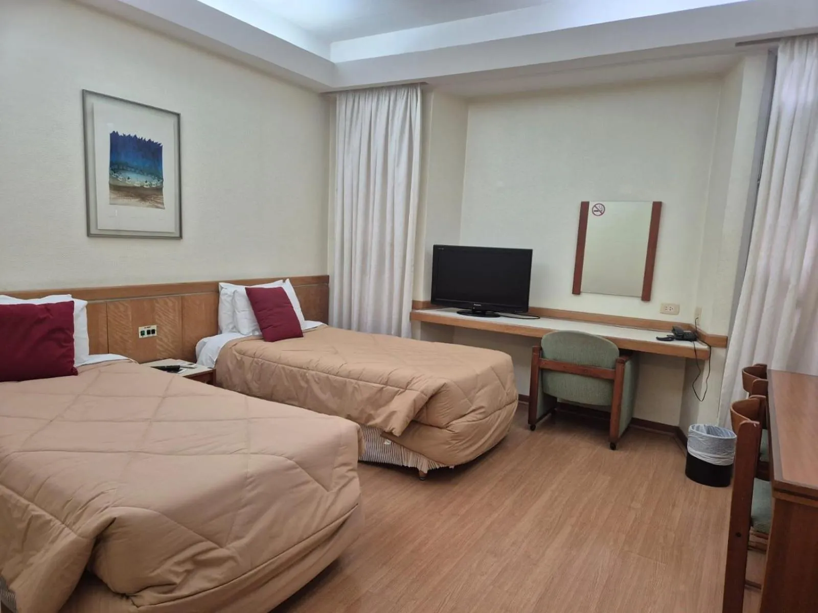 Deluxe Twin Room in Nikkey Palace Hotel