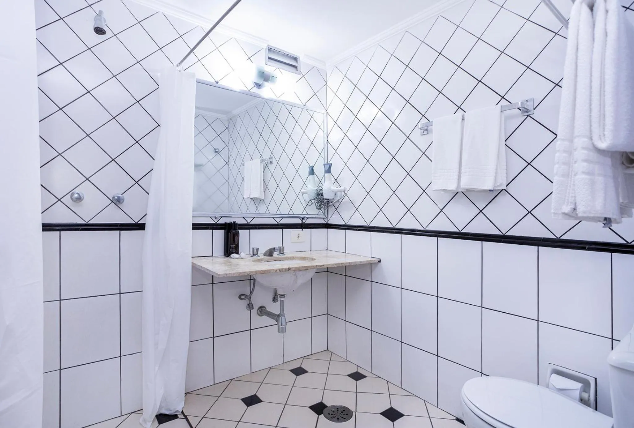 Bathroom in Nikkey Palace Hotel