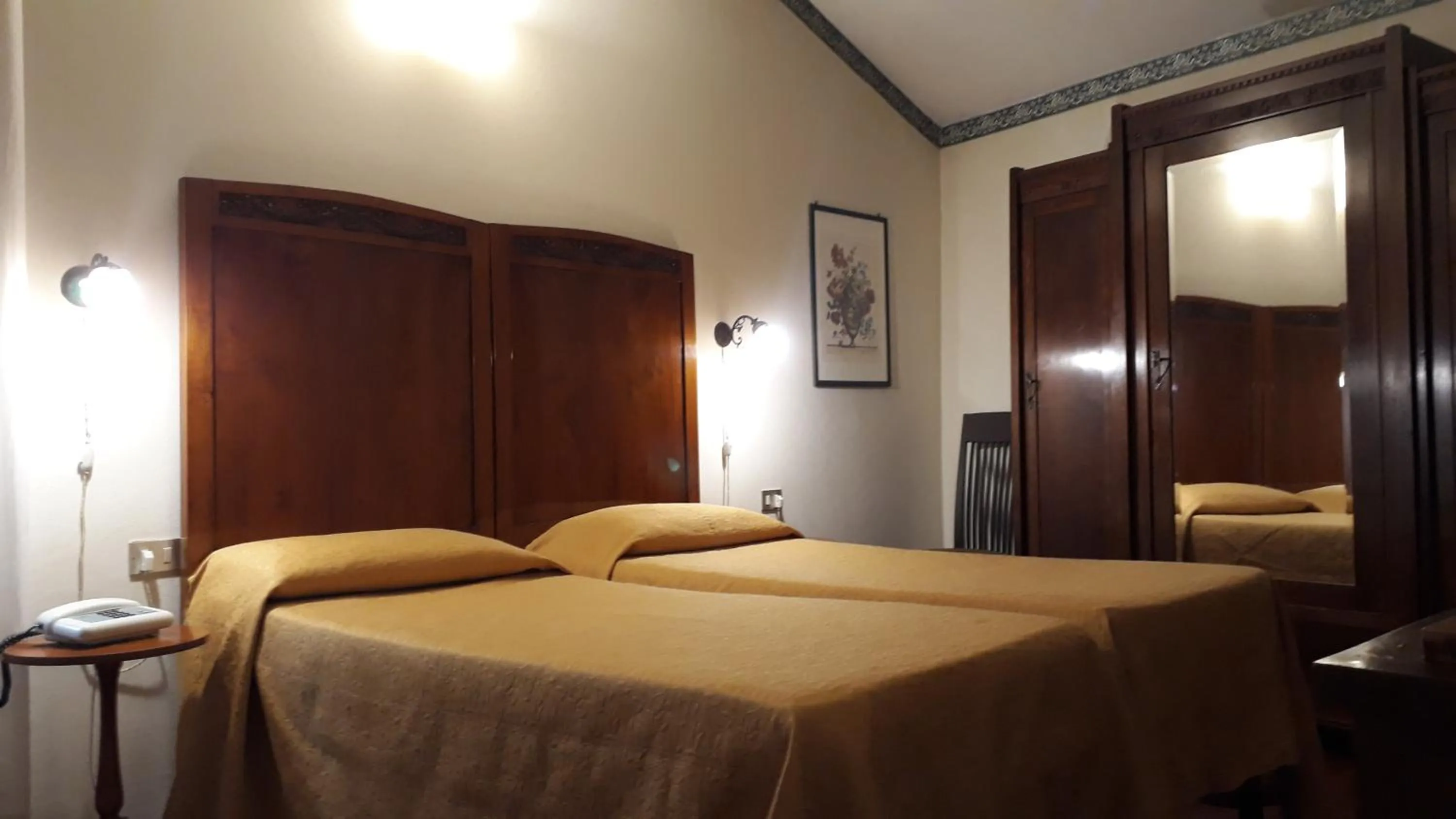 Bathroom, Bed in Hotel Due Mori