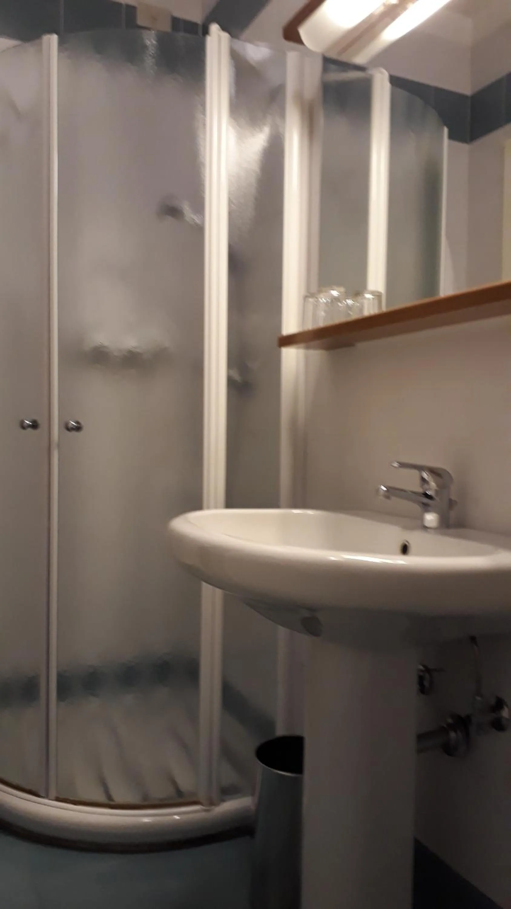 Shower in Hotel Due Mori