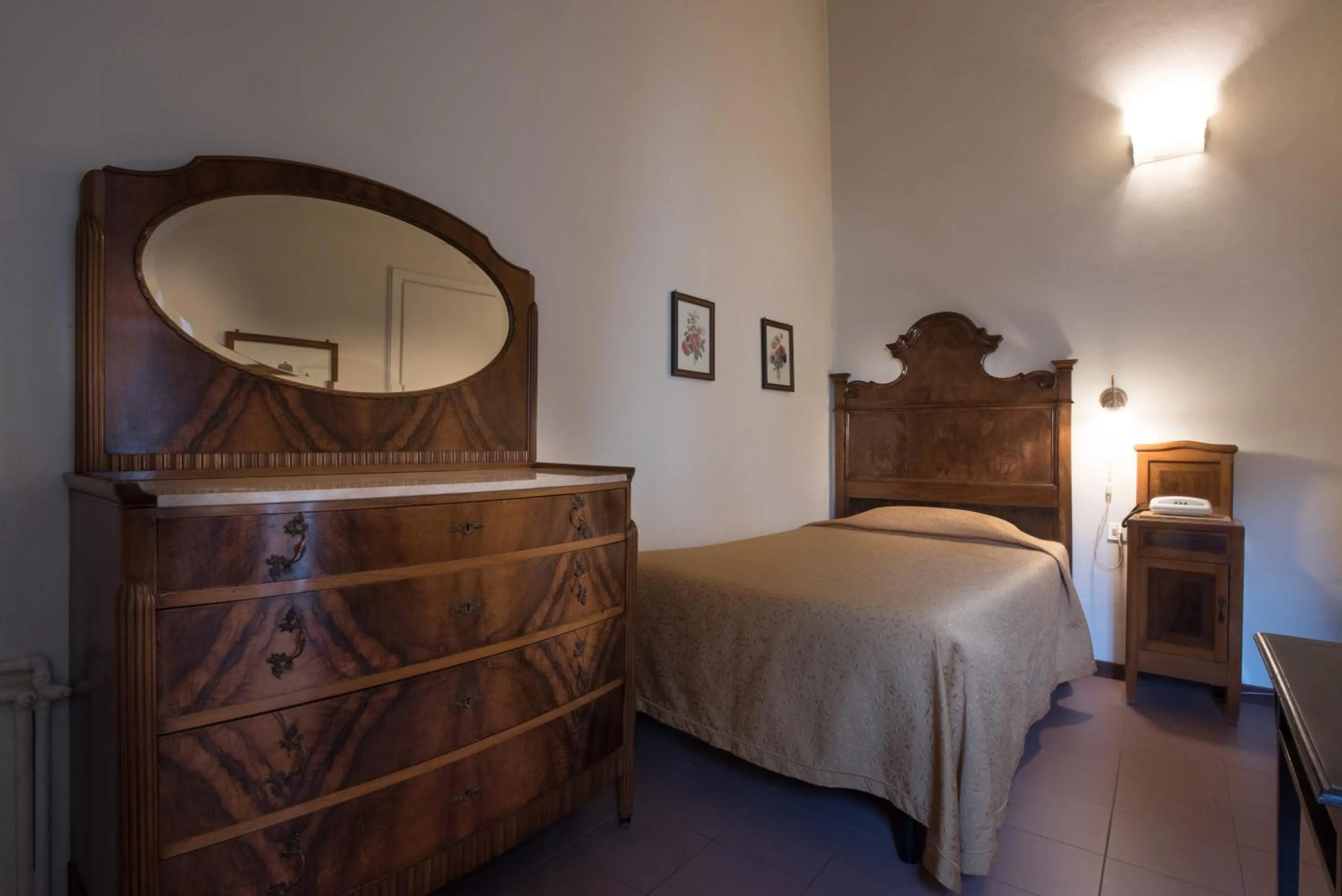 Inner courtyard view, Bed in Hotel Due Mori