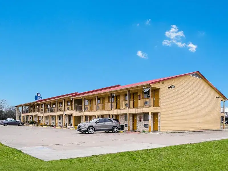 Property building in Americas Best Value Inn Refugio Property building in Americas Best Value Inn Refugio