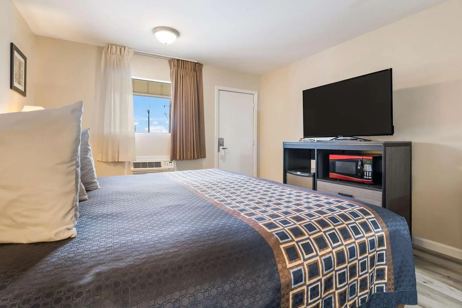 Bed in Americas Best Value Inn Refugio