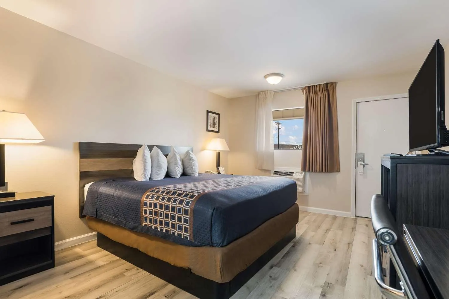 Bed in Americas Best Value Inn Refugio