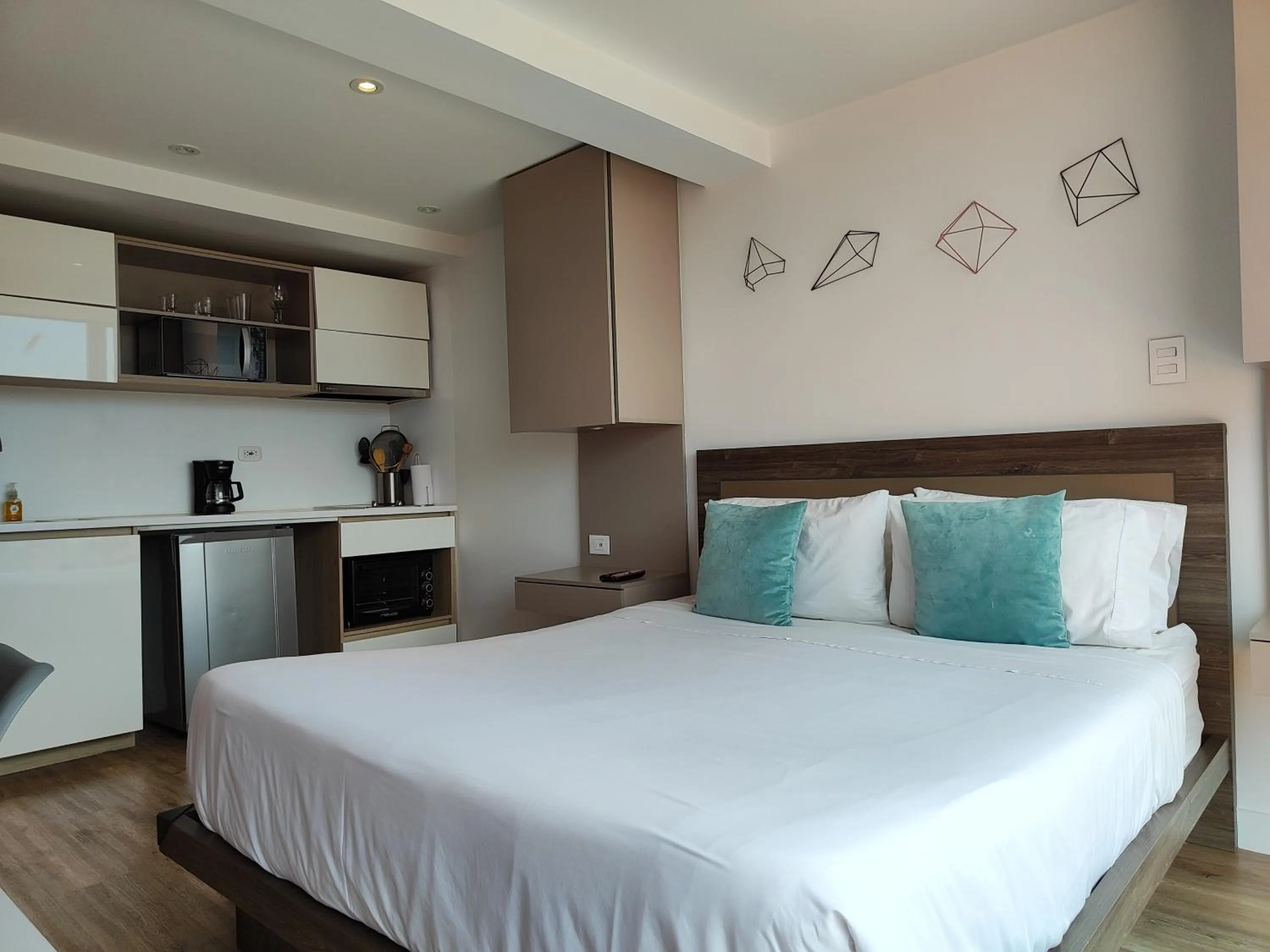 Kitchen or kitchenette, Bed in Urban Heights Bogota