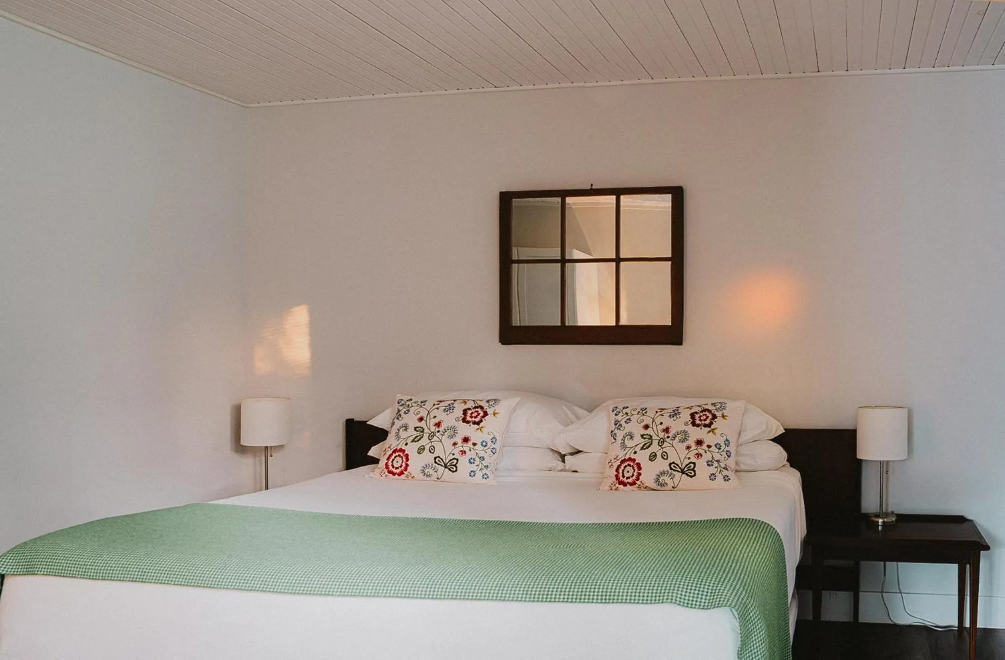 Bed in The Kent Motel