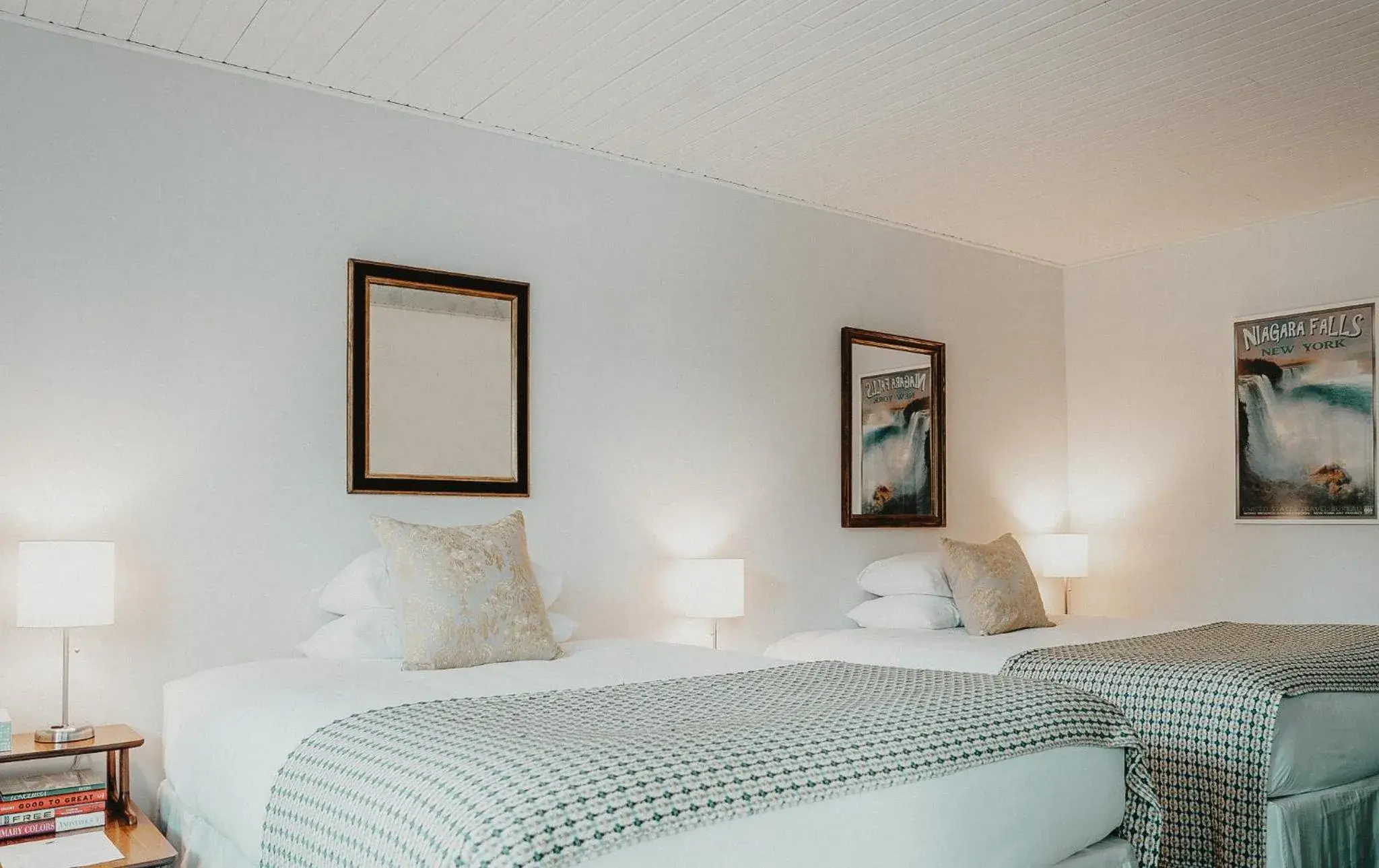 Standard Queen Room in The Kent Motel Standard Queen Room in The Kent Motel