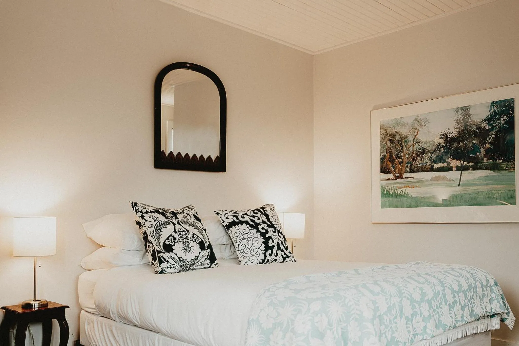 Bed in The Kent Motel