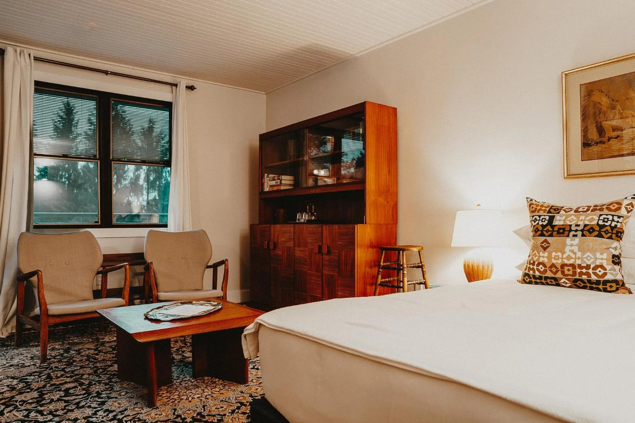 Bed in The Kent Motel