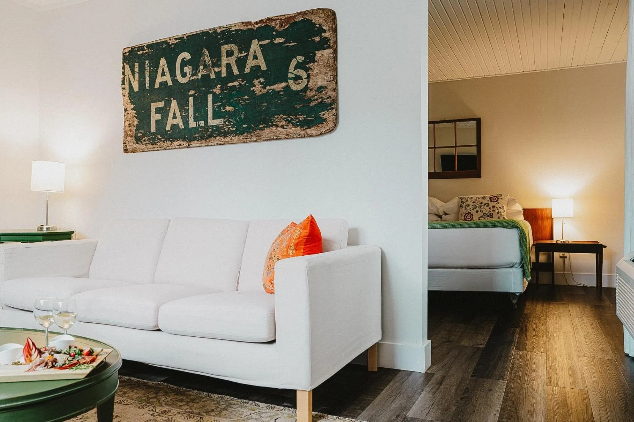 Bed in The Kent Motel