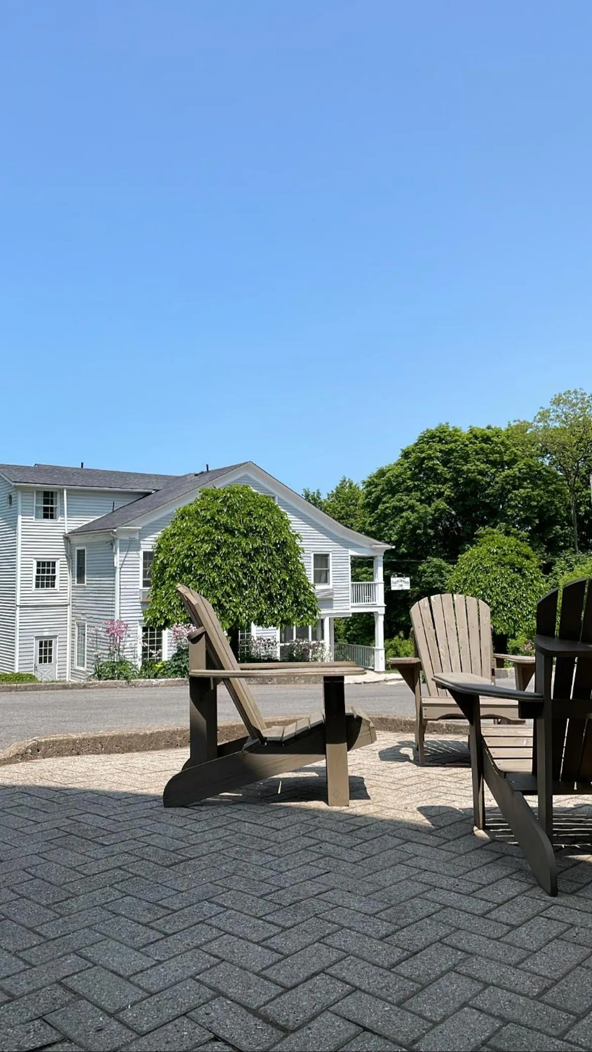 Patio in The Kent Motel