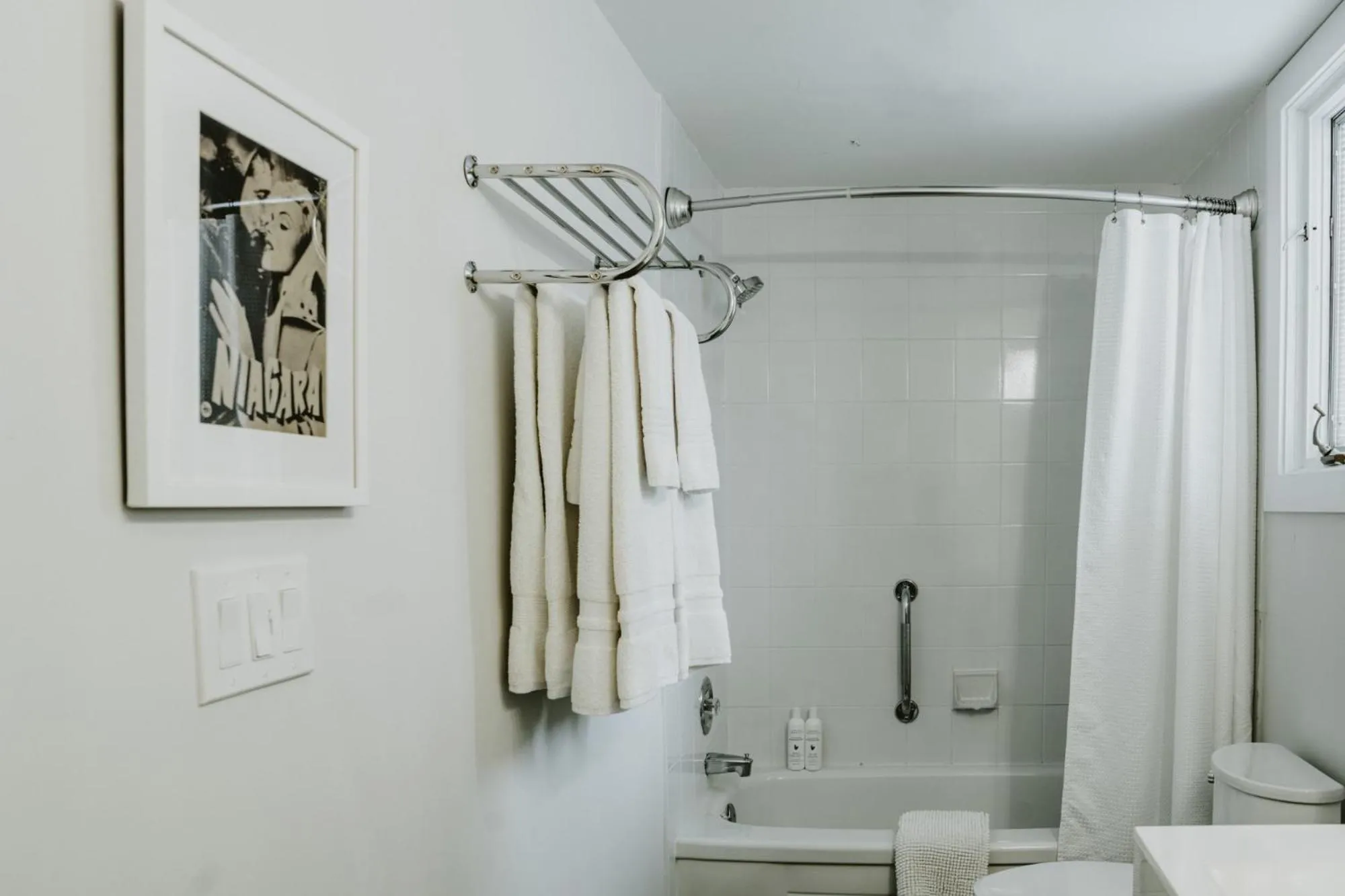 Bathroom in The Kent Motel