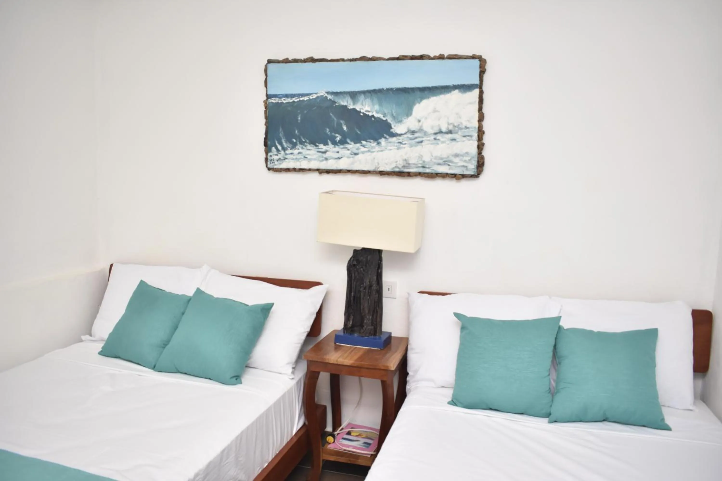 Photo of the whole room, Bed in Olas Permanentes El Zonte