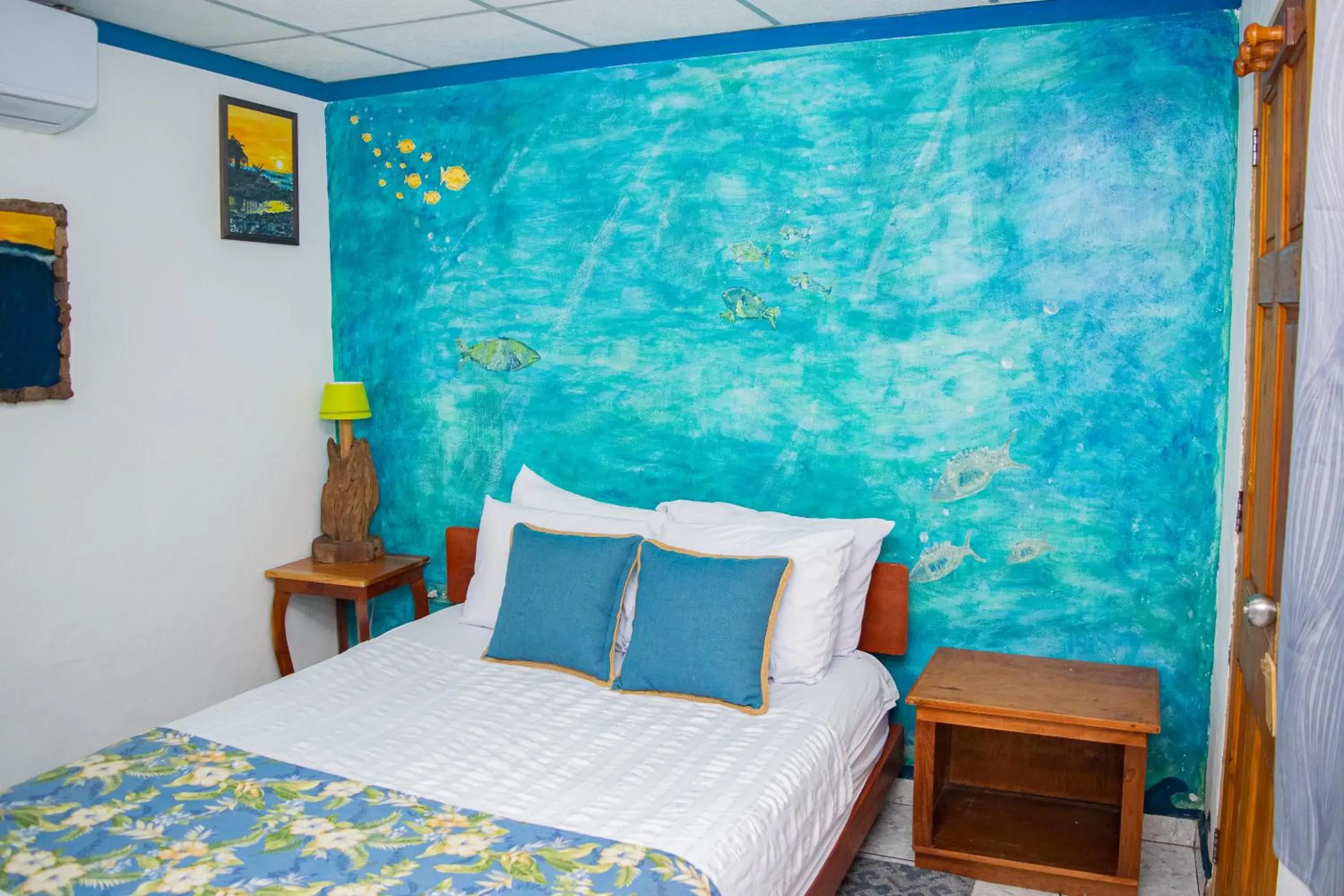 Standard Queen Room in Olas Permanentes El Zonte Standard Queen Room in Olas Permanentes El Zonte