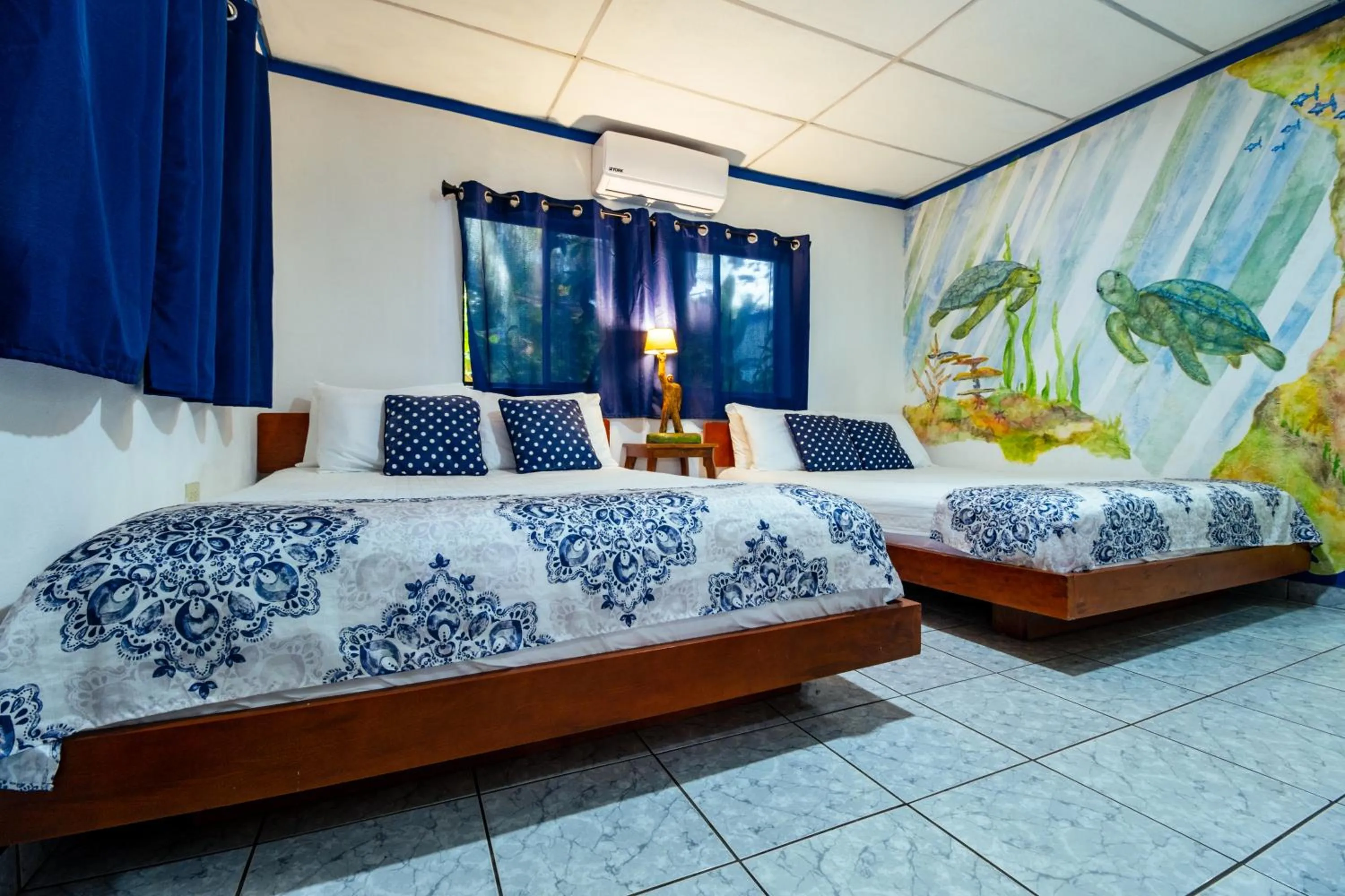 Photo of the whole room, Bed in Olas Permanentes El Zonte