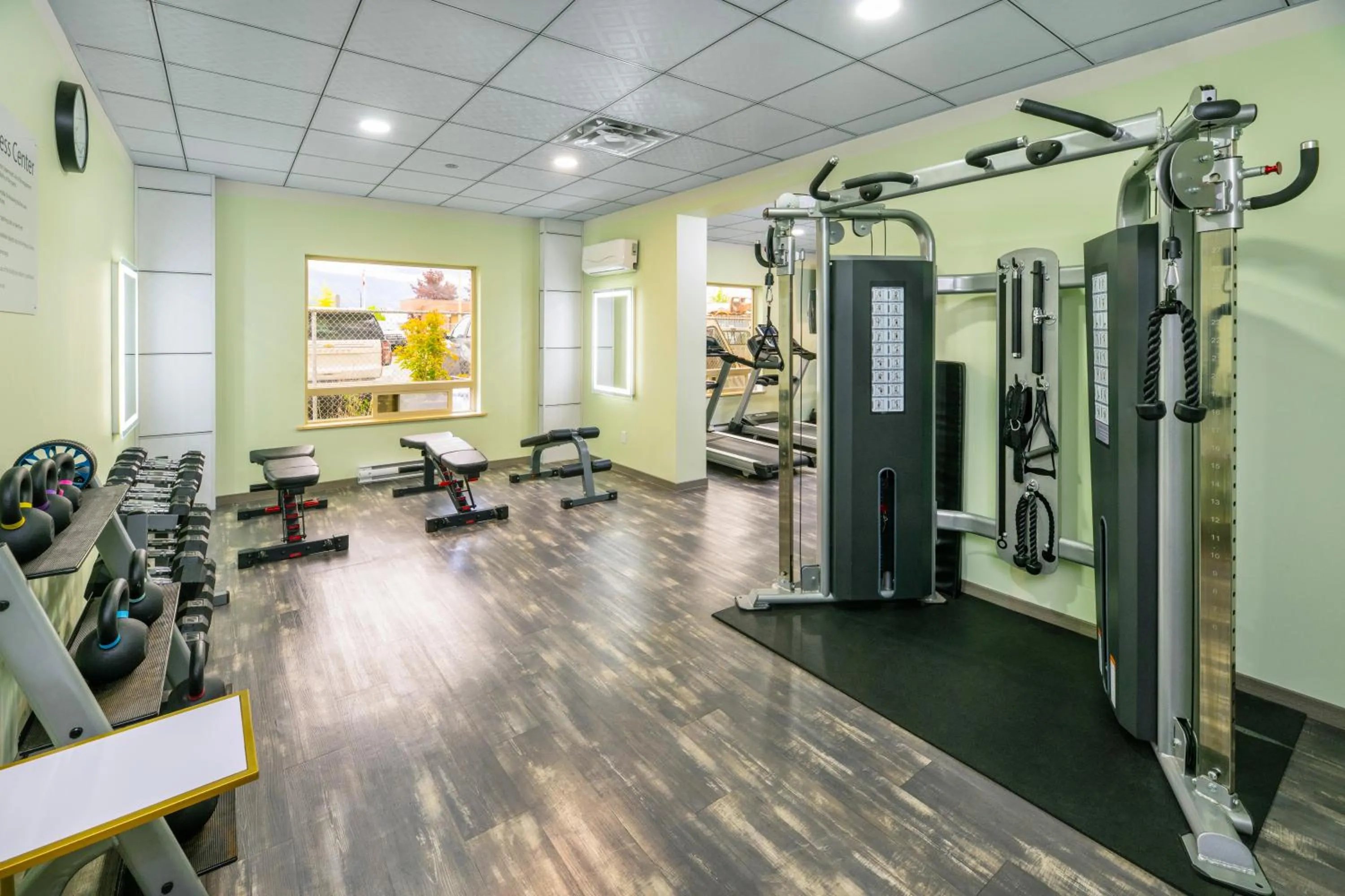 Fitness centre/facilities in Quality Inn Sunshine Suites